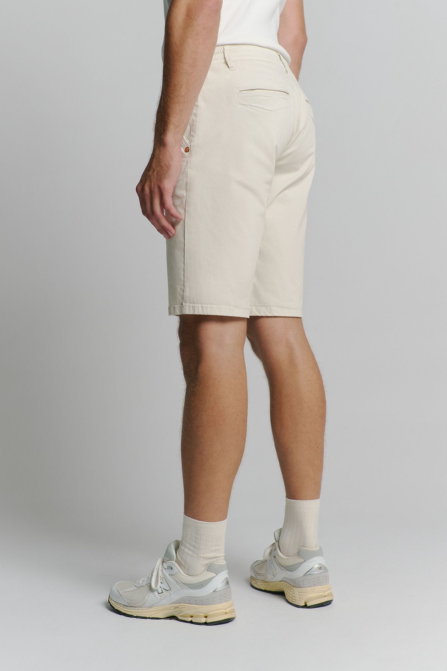 SHORT CHINO GARMENT DYED TWILL STRETCH CHALK 3