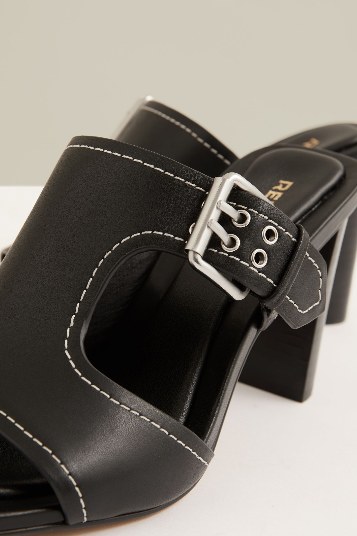 BUCKLE HEEL BLACK 5