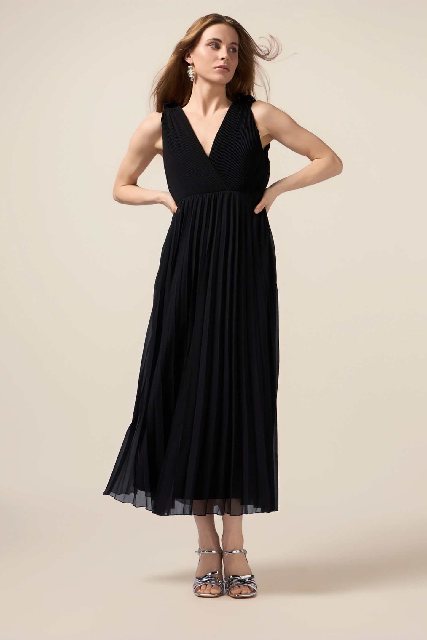 LONG PLEATED DRESS WITH RUFFLE BLACK 2
