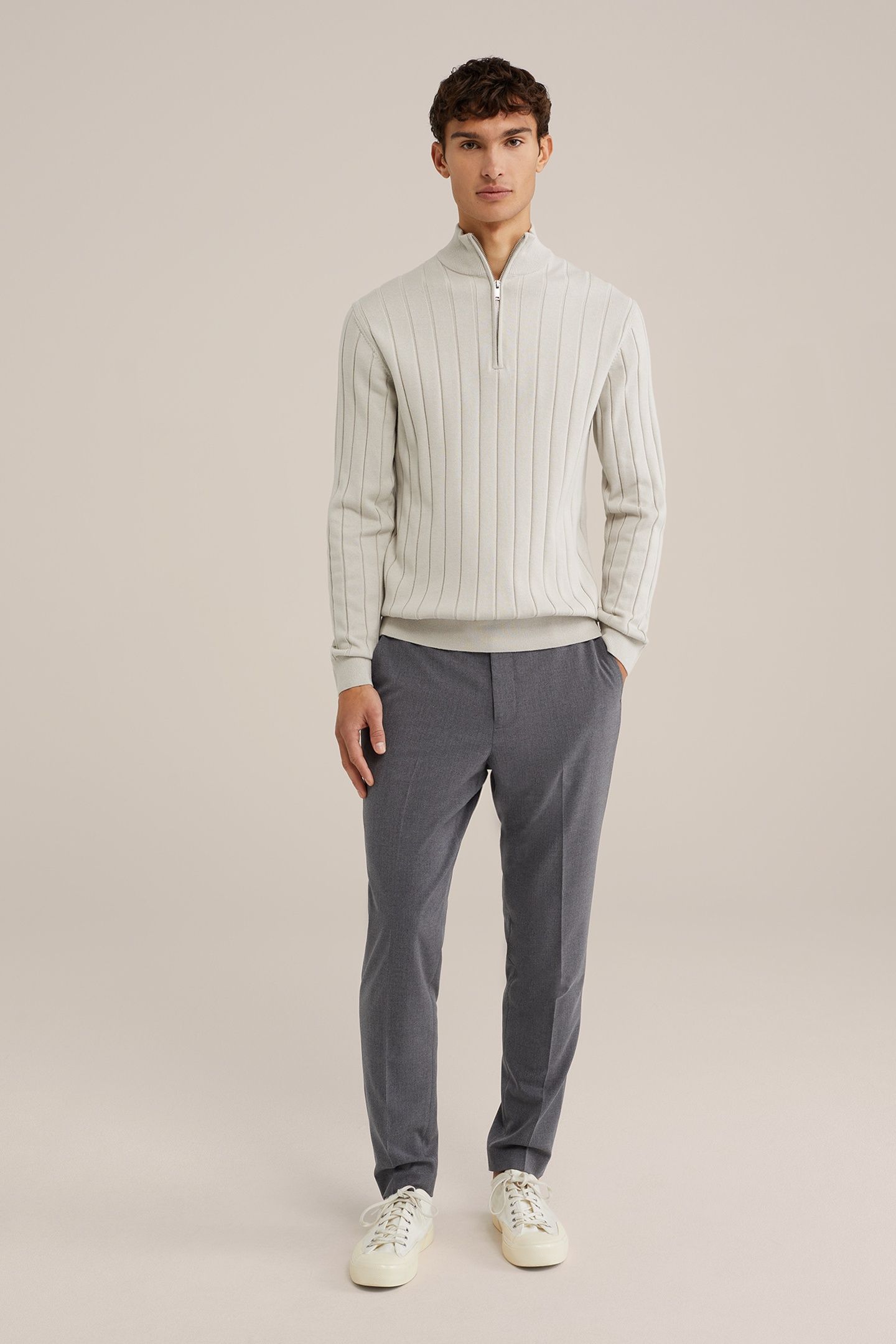 HALFWAY ZIPPER BEIGE 2