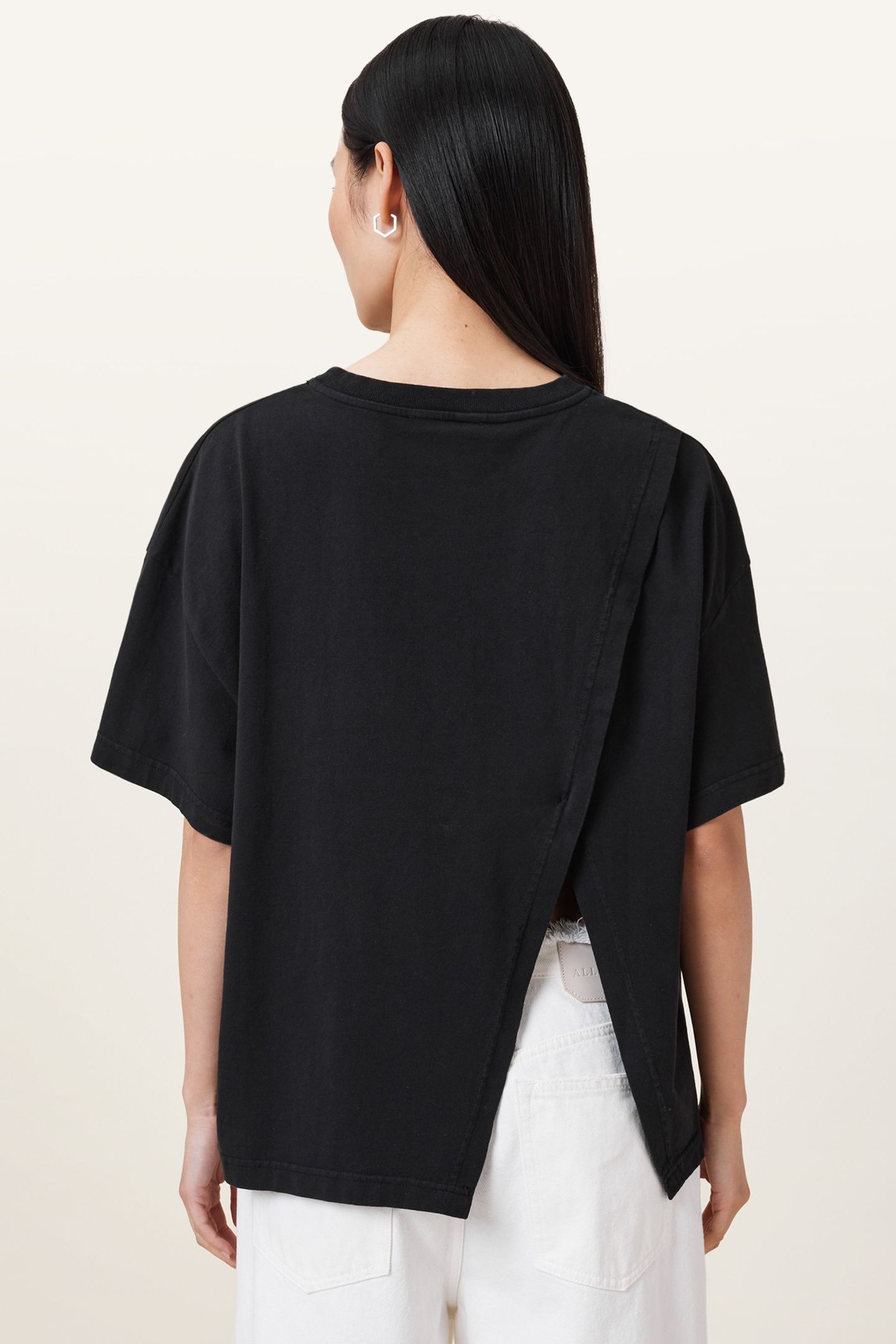 AVRI TEE BLACK 2