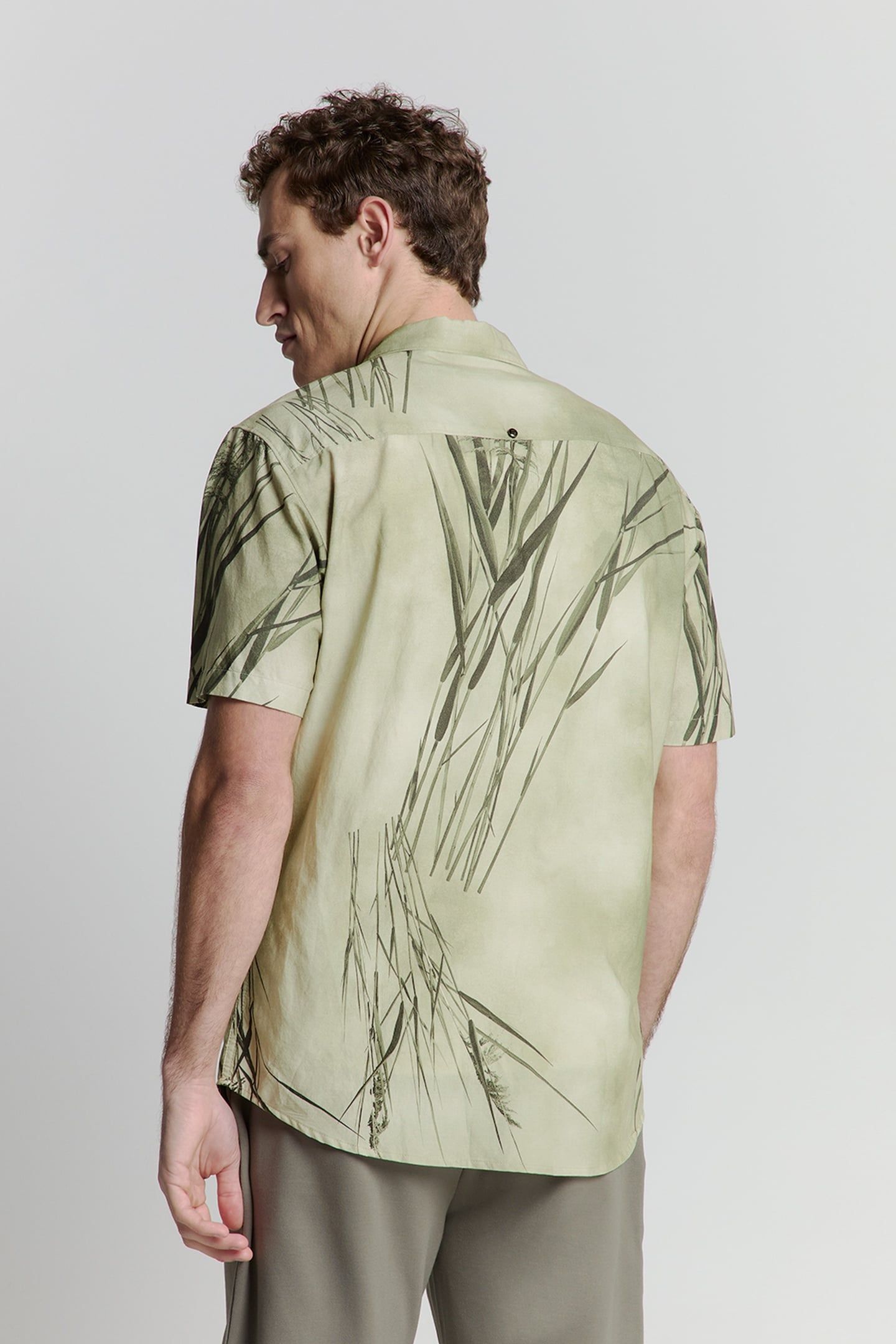 SHIRT SHORT SLEEVE REVERS COLLAR ALLOVER PRINTED MINT 3