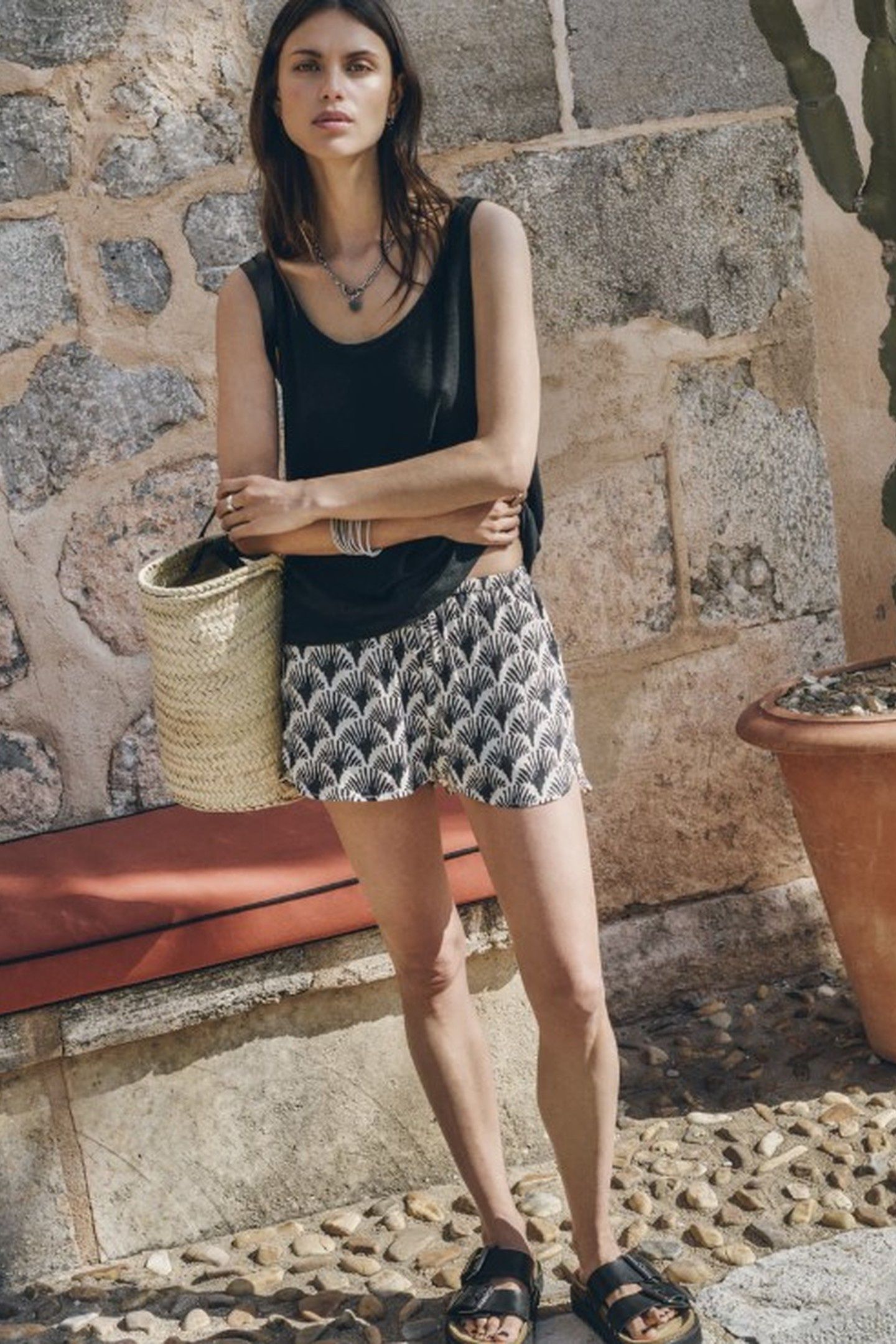 THE BLACK PRINTED FLOWY SHORTS BLACK 1