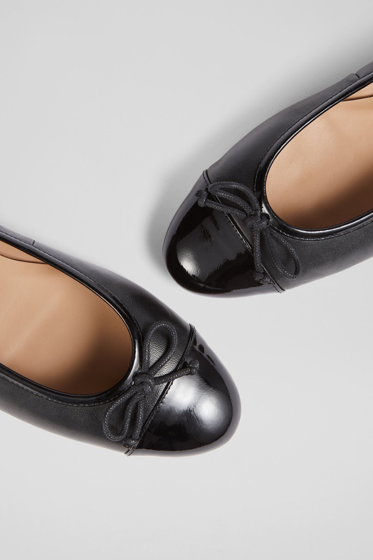 KARA FLATS BLACK 4