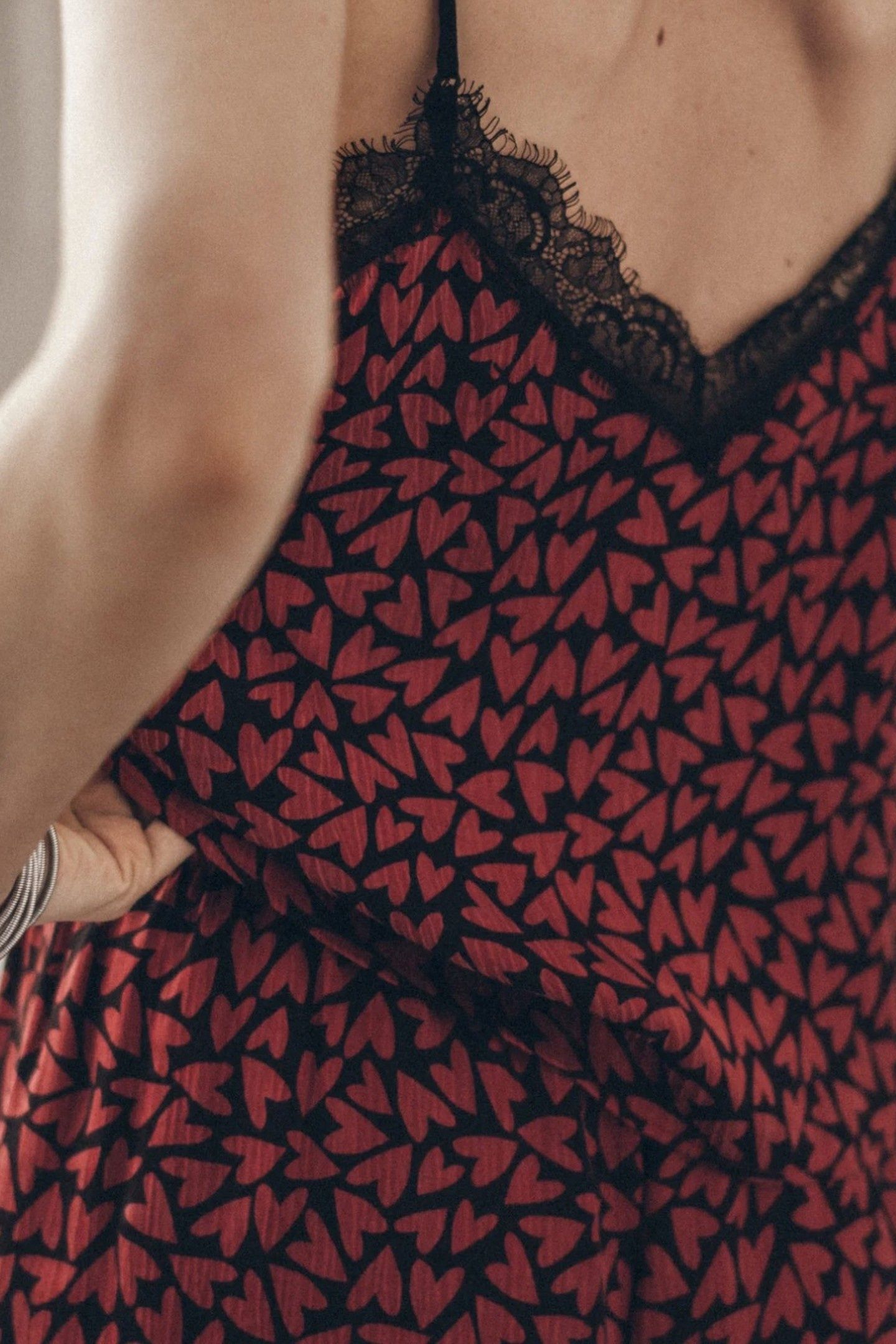 THE RED HEARTS CRINKLE TOP RED 3