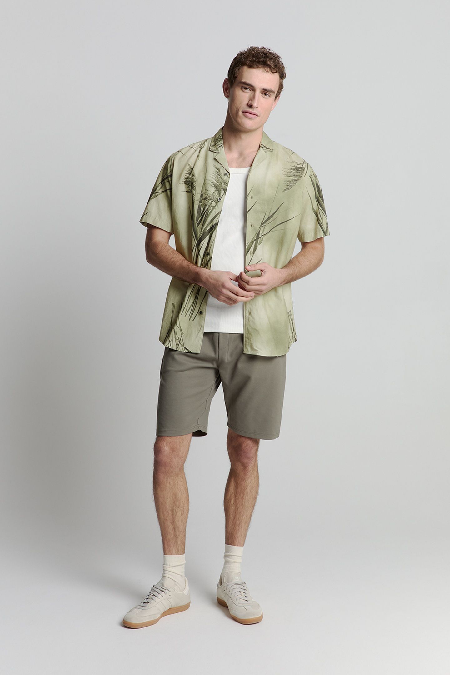 SHIRT SHORT SLEEVE REVERS COLLAR ALLOVER PRINTED MINT 1