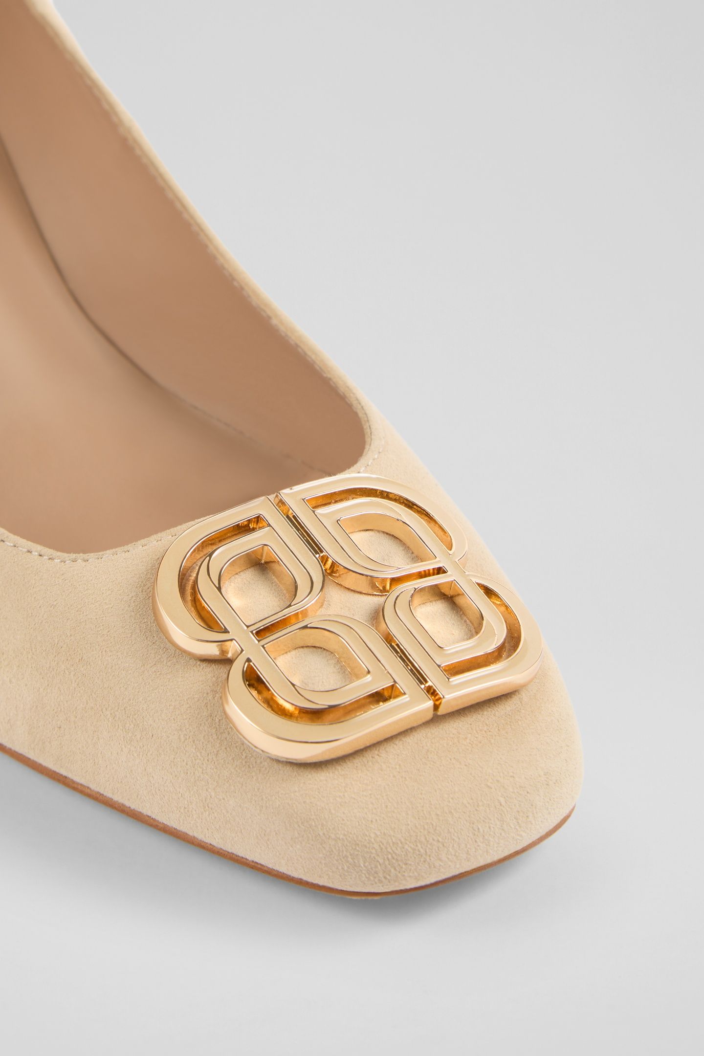 TRUE CLOSED COURTS BUTTERCREAM 4