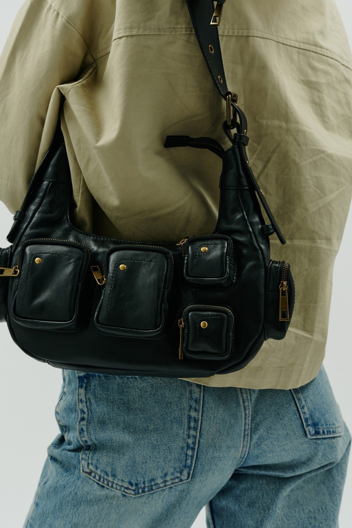 SALLY SMALL POCKET SHEEP BLACK W. GOLD 4