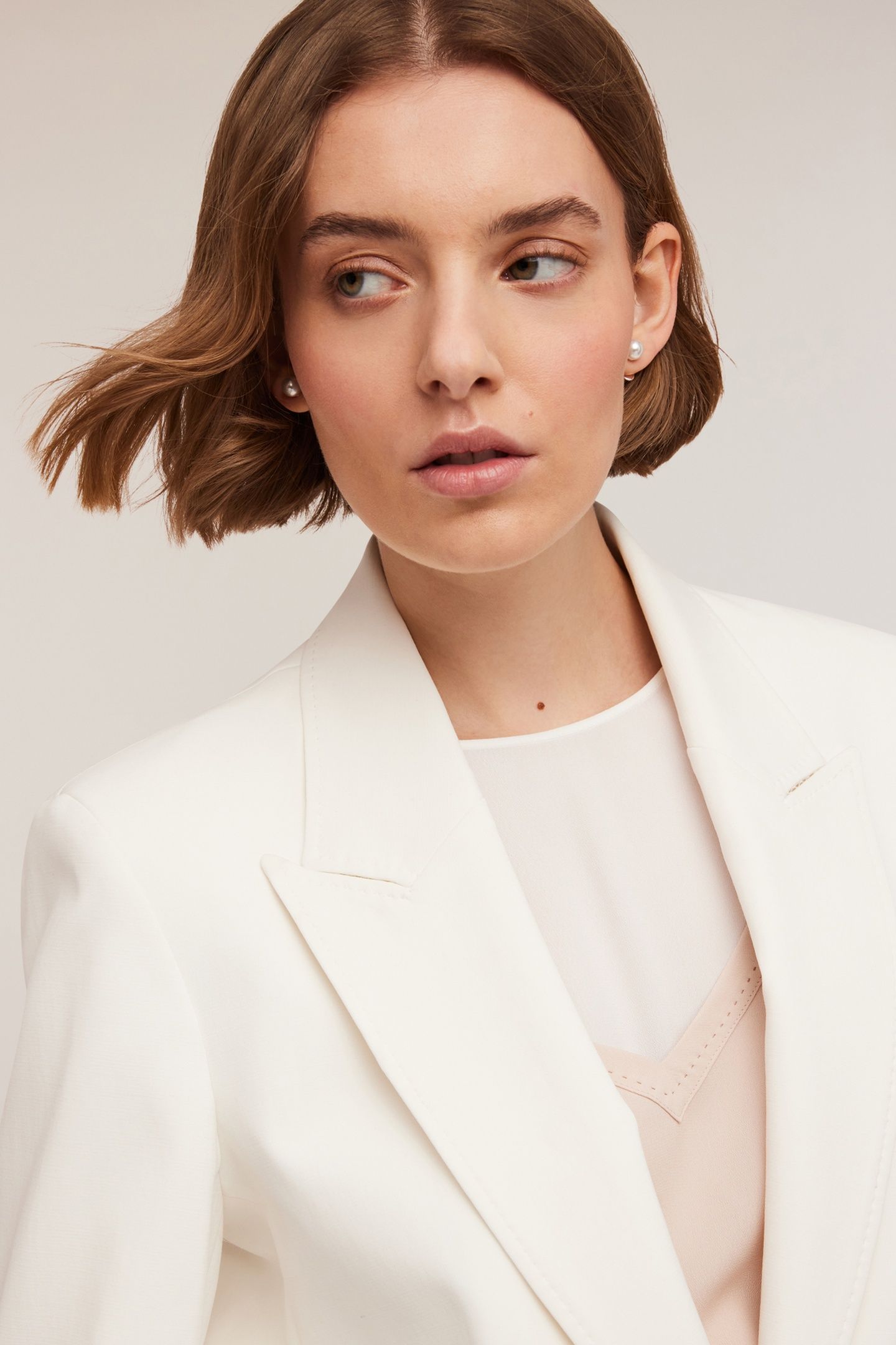TAILORED SHORT BLAZER WHITE 3
