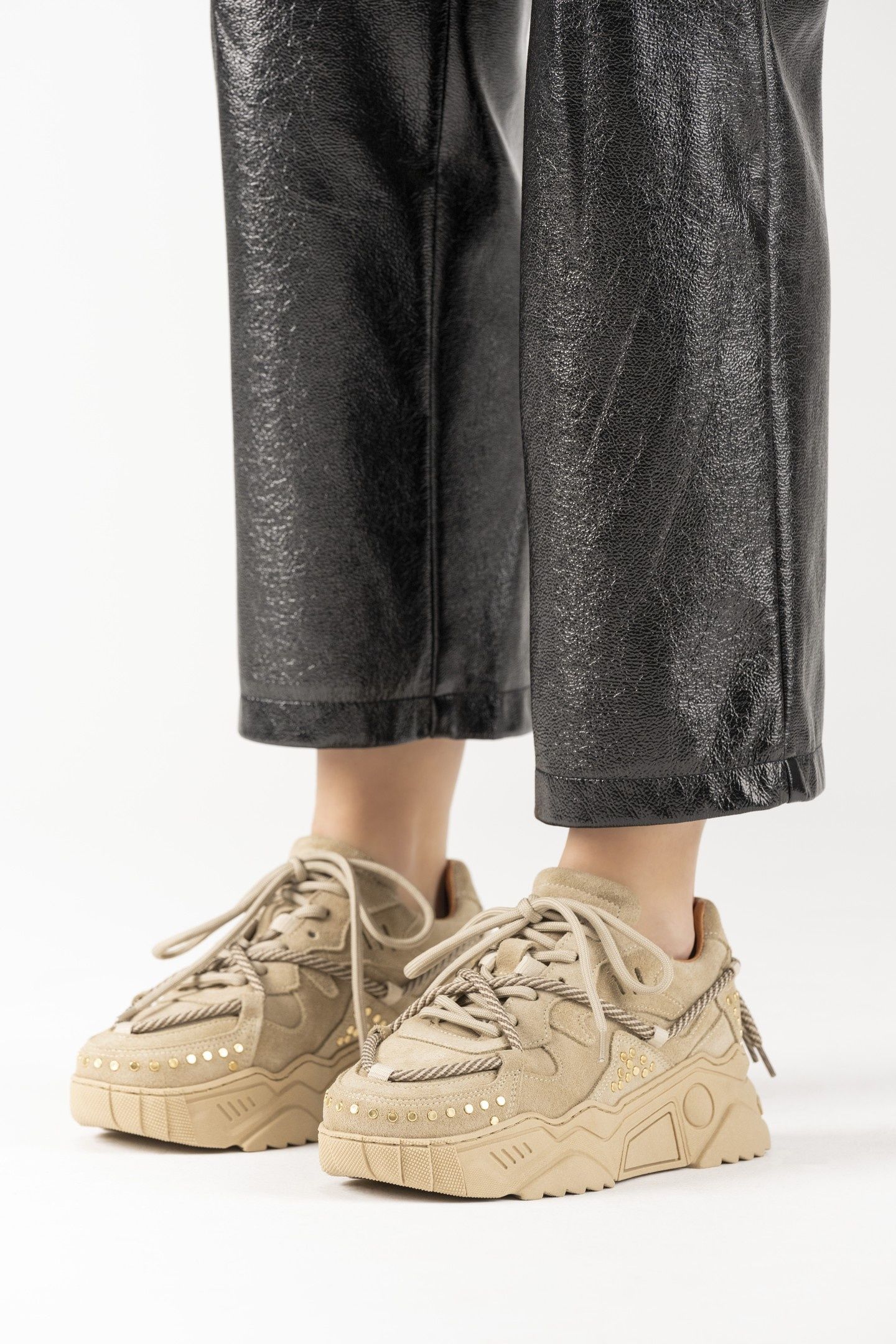 JUPITER STUDS BEIGE 2