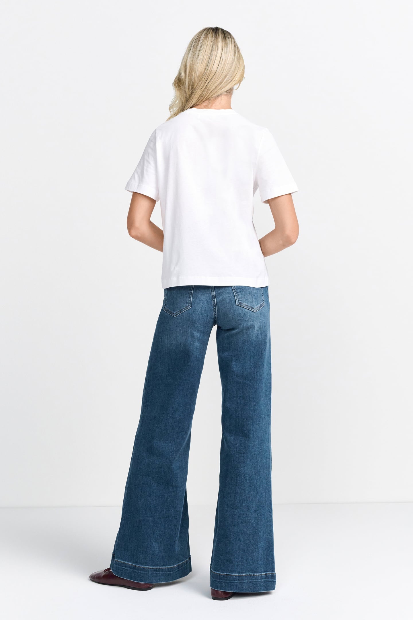 ELEGANT FIT T-SHIRT "THERE SHE GLOWS AGAIN" ORGANIC WHITE 3