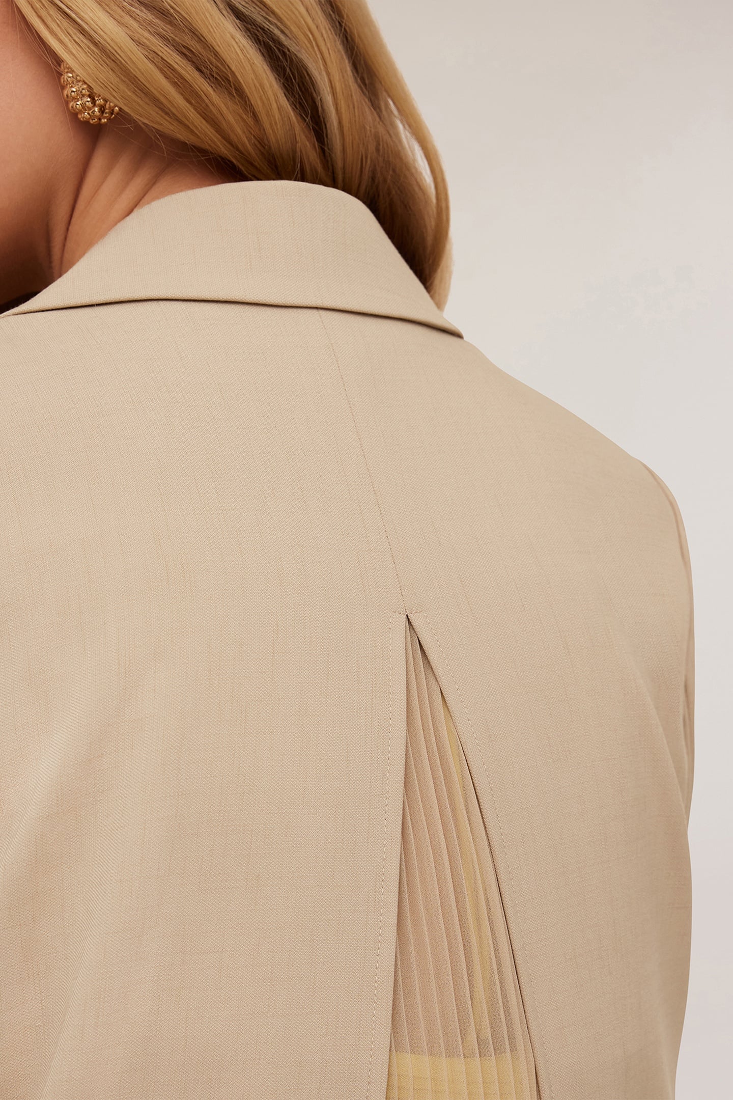 DOUBLE-BREASTED BLAZER WITH PLEATED BACK BEIGE 4