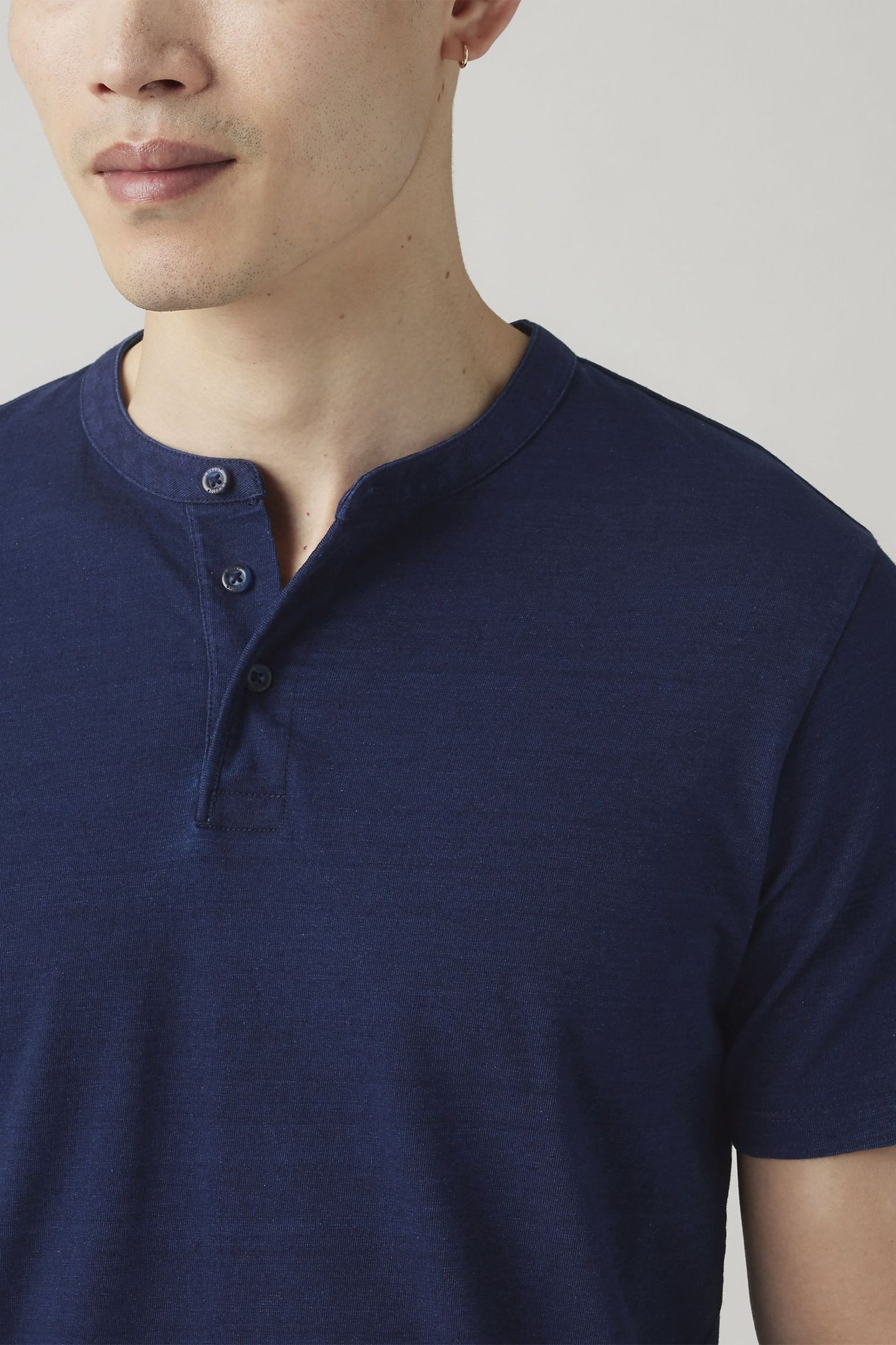 SHORT SLEEVE HOUSEMARK HENLEY 6