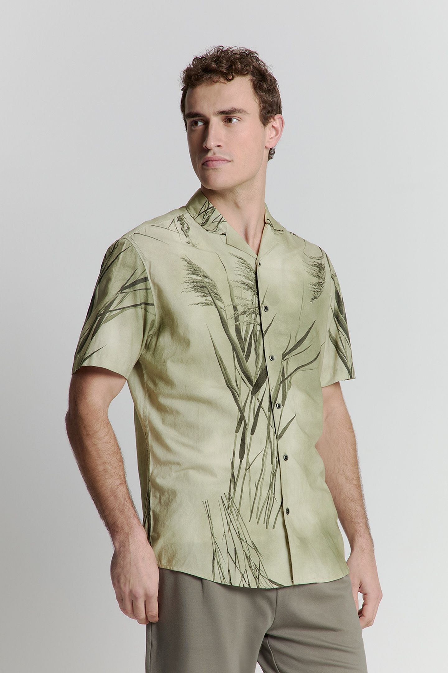 SHIRT SHORT SLEEVE REVERS COLLAR ALLOVER PRINTED MINT 2