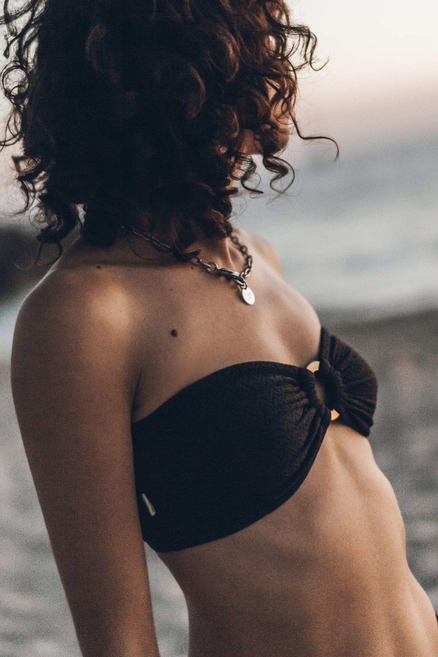 THE BLACK CRINKLE BANDEAU BIKINI TOP BLACK 2