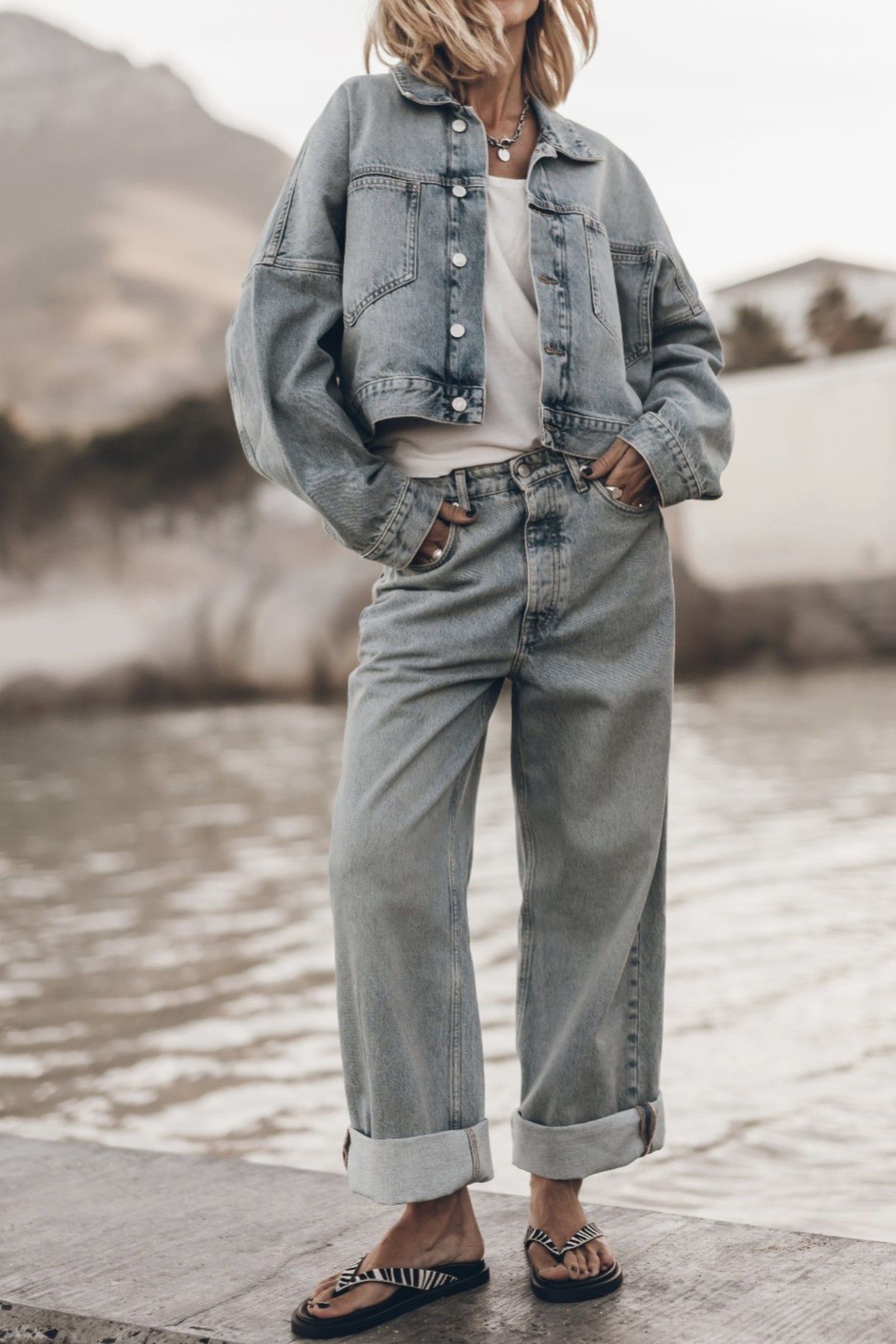 THE BLUE CROPPED DENIM JACKET BLUE 1