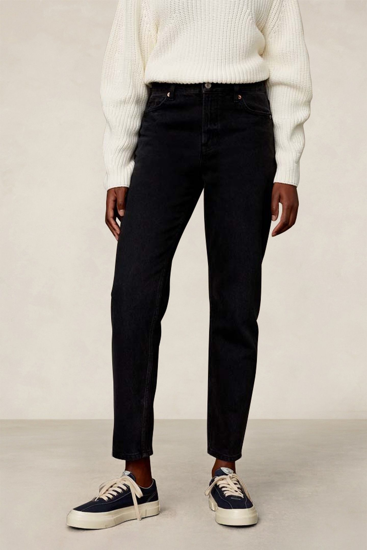 CAROLINE CROPPED ECO RECYCLED BLACK WORN 1