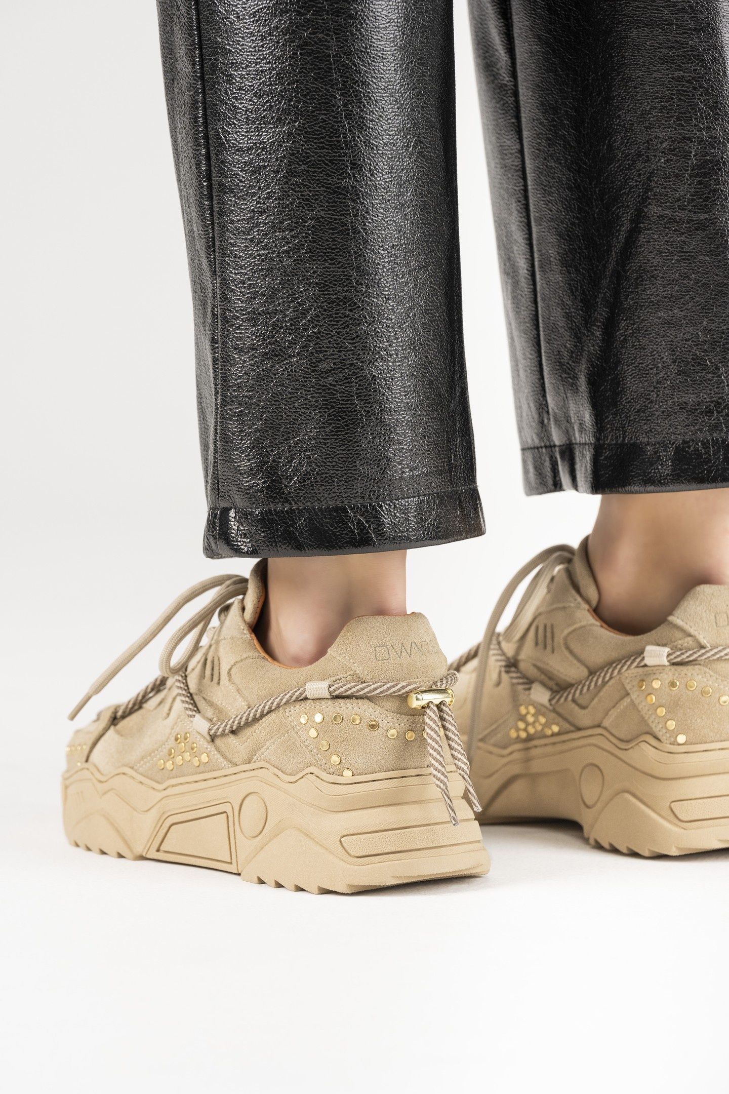JUPITER STUDS BEIGE 4