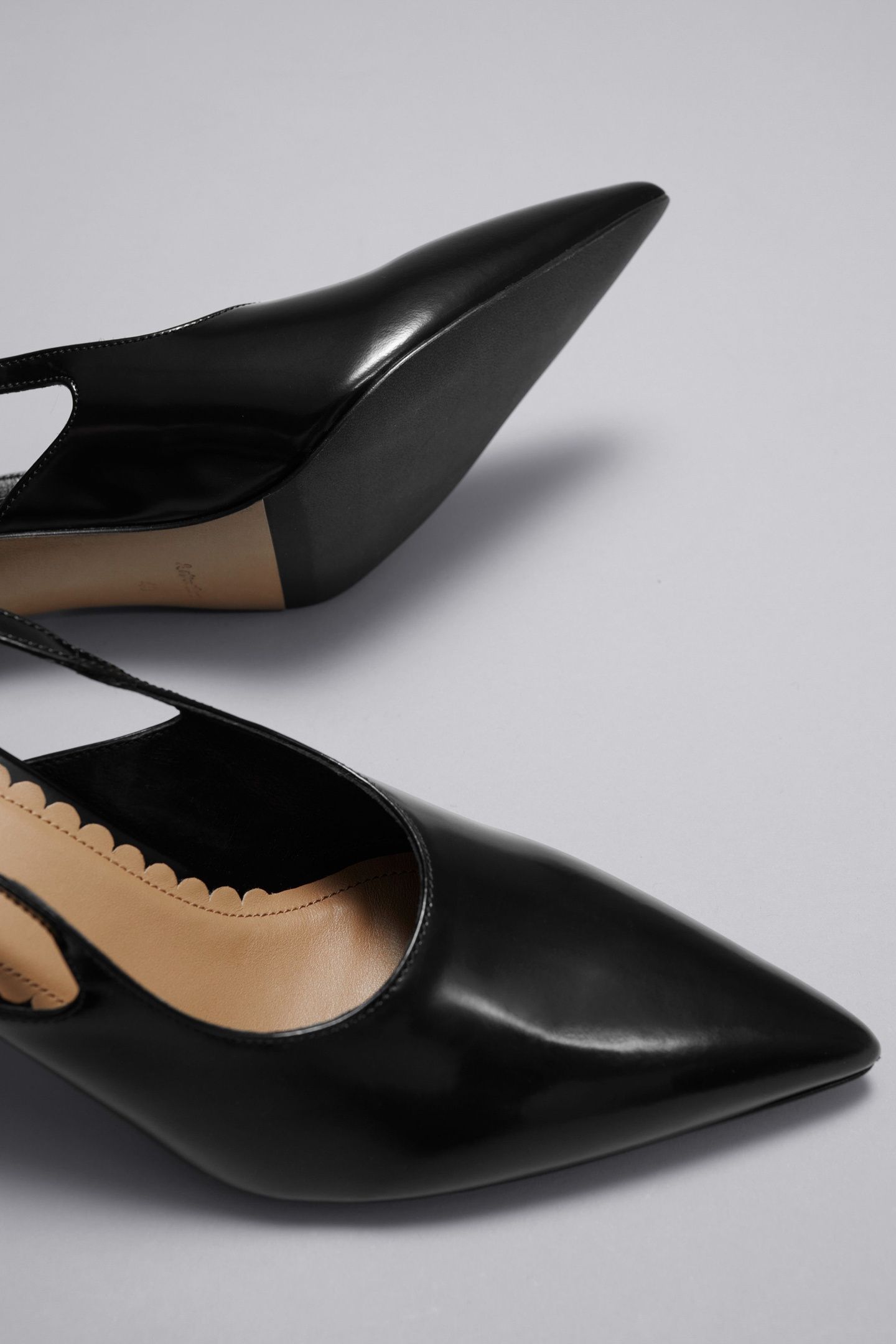 JAQUELINE POINTY PUMP BLACK 5