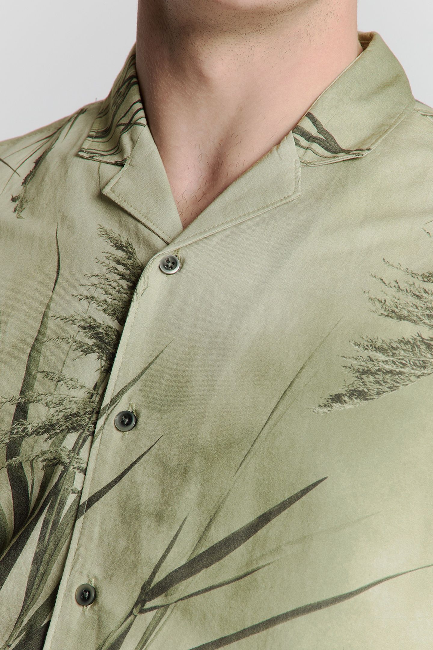 SHIRT SHORT SLEEVE REVERS COLLAR ALLOVER PRINTED MINT 7