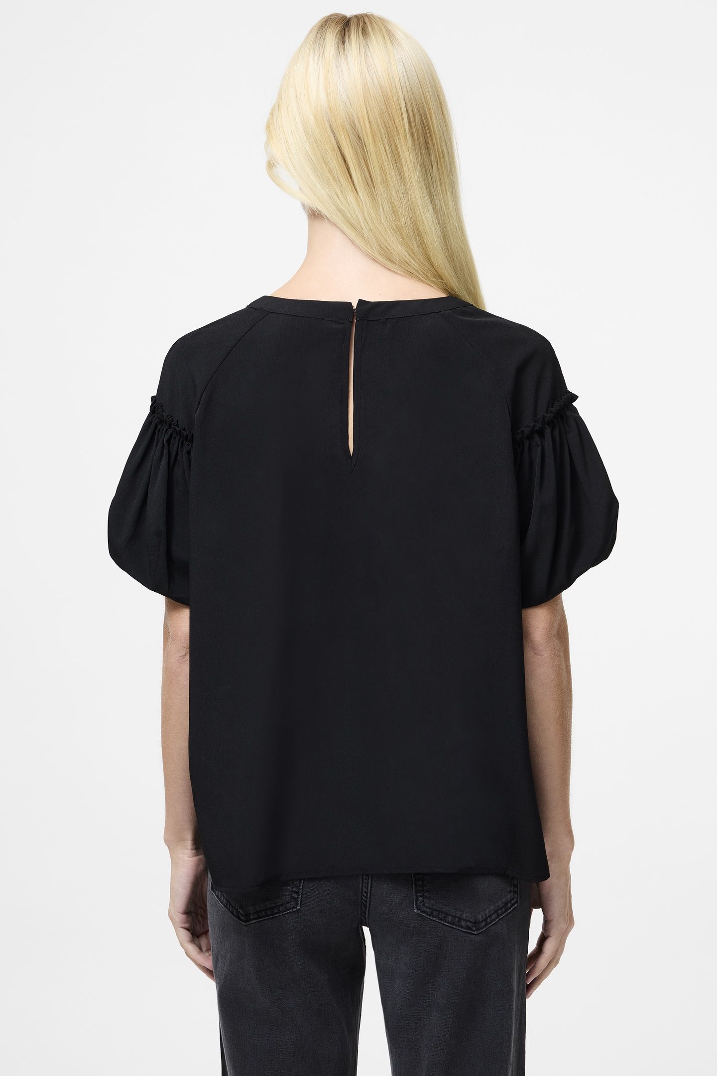 CREPE LIGHT PUFF SLEEVE TOP BLACK 4