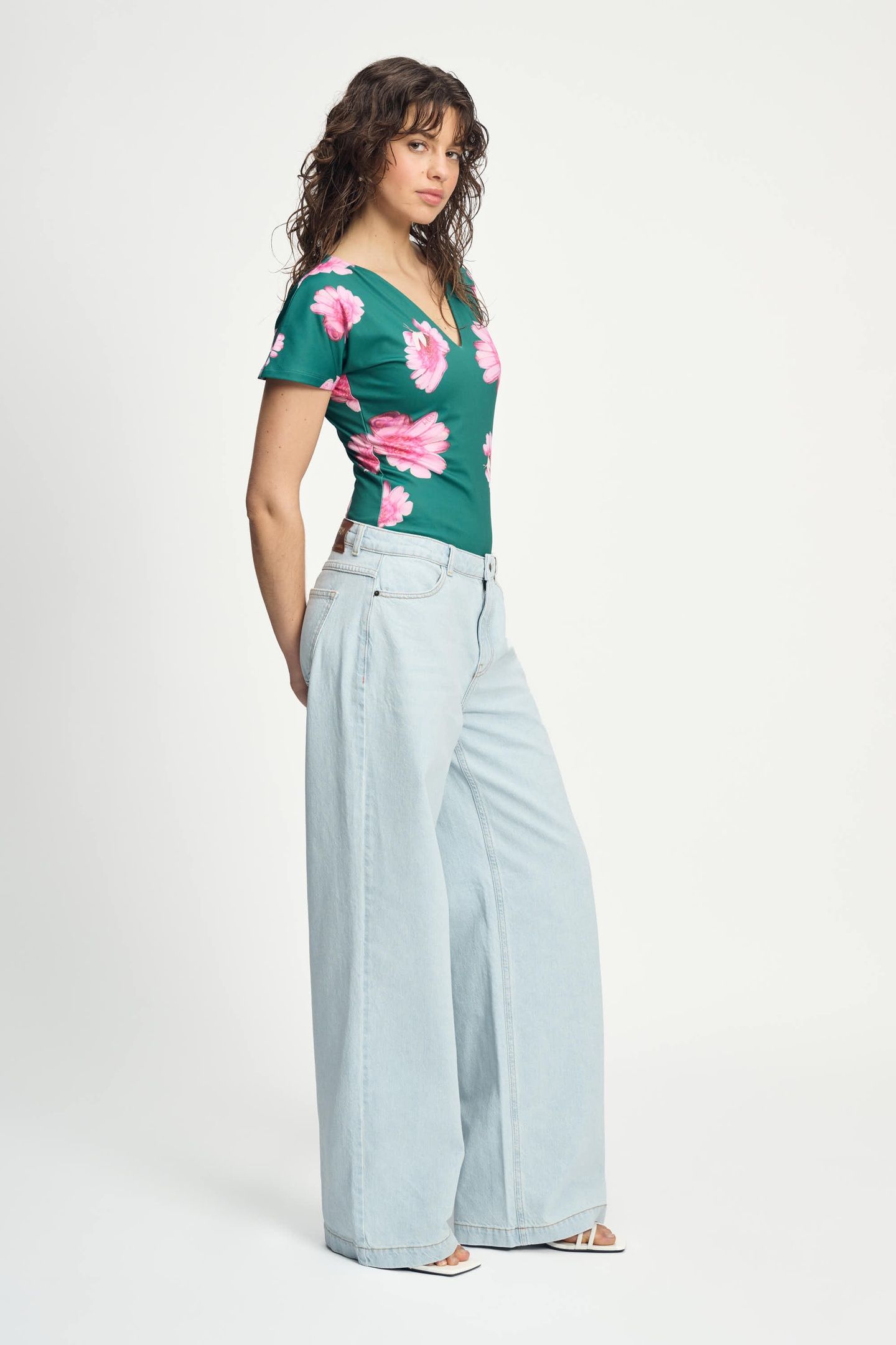 BODY - MADDI MEADOW FLOWERS GREEN 4