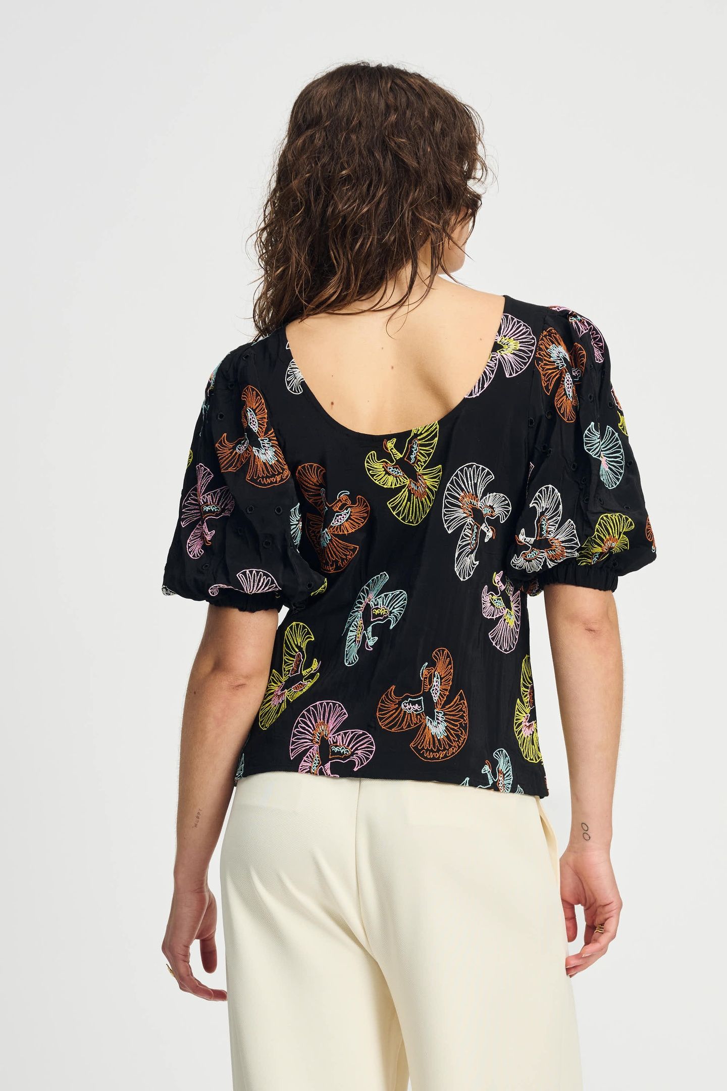 TOP - EMBROIDERY SKY BLACK 3