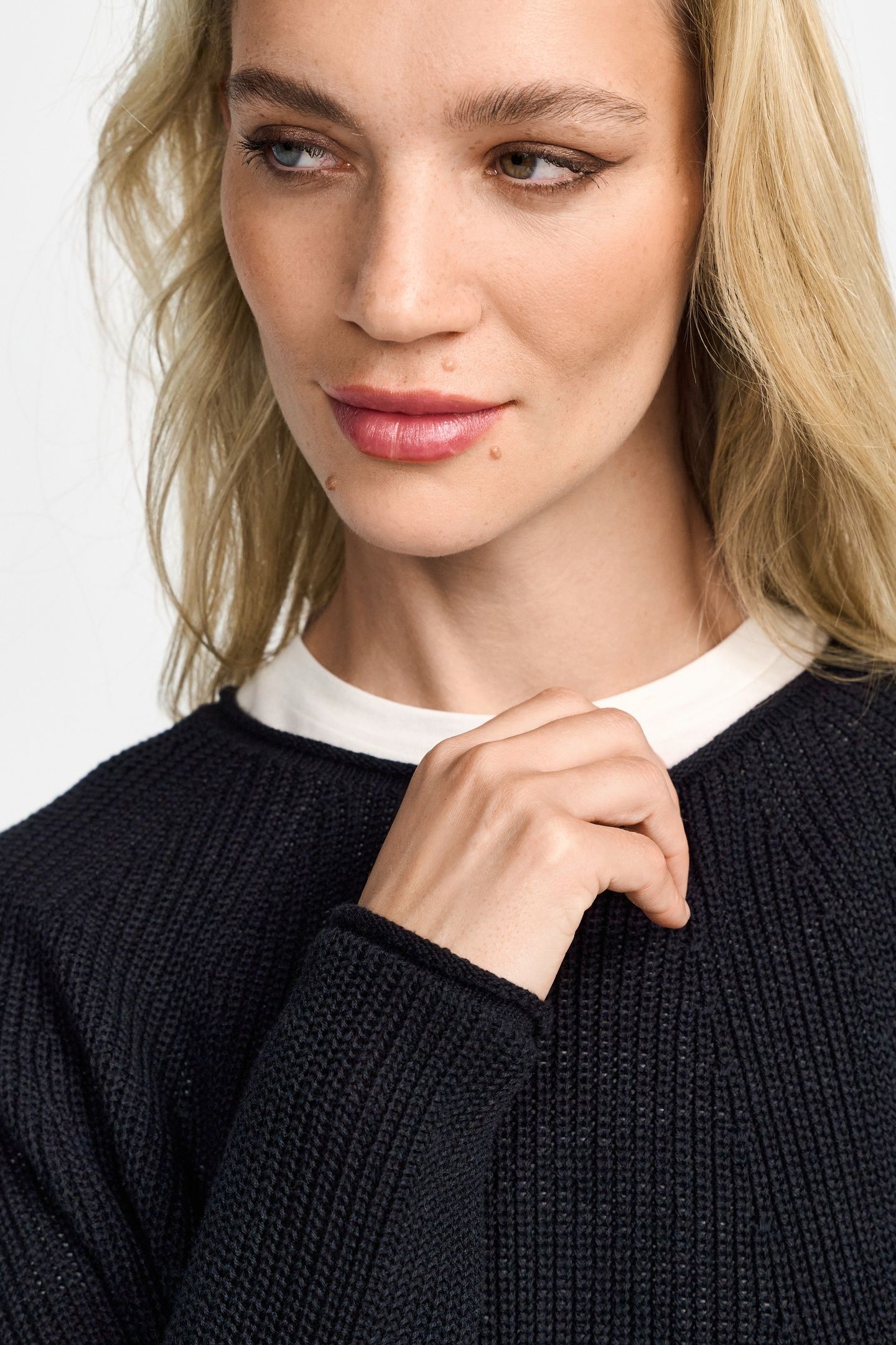 SEAMLESS CREW-NECK HALF CARDIGAN BLACK 5