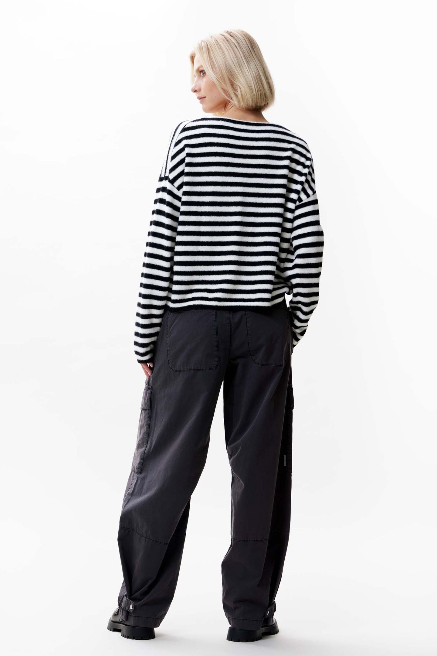 SOFT STRIPED KNIT BLACK 3