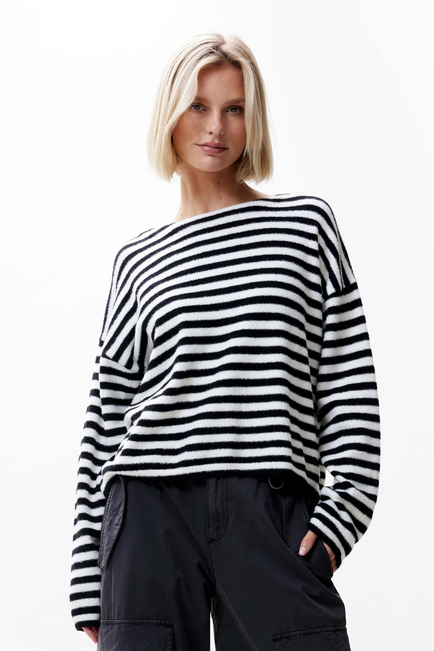 SOFT STRIPED KNIT BLACK 2