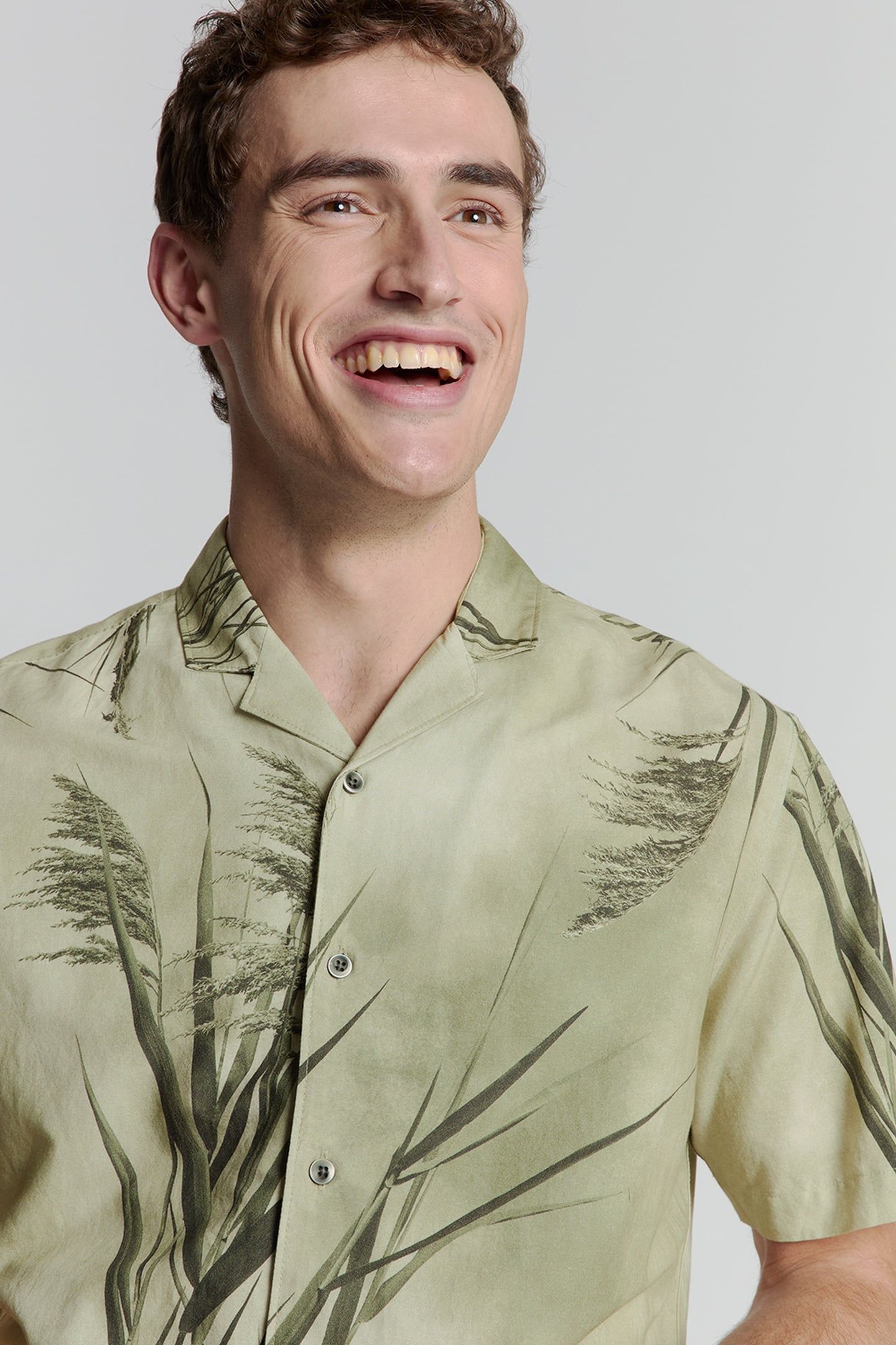 SHIRT SHORT SLEEVE REVERS COLLAR ALLOVER PRINTED MINT 6