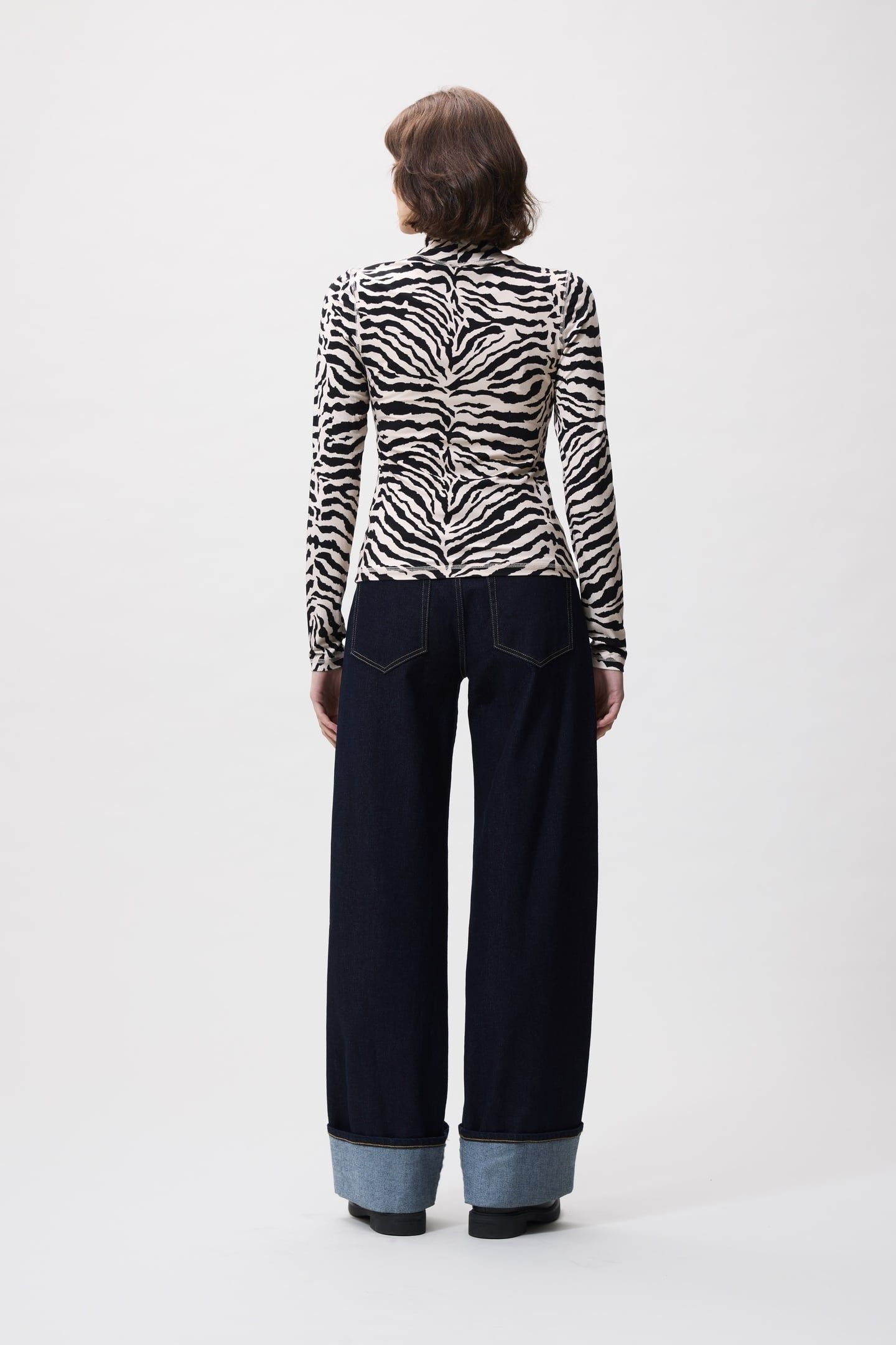 ZEBRA LONG SLEEVE CEMENT 3