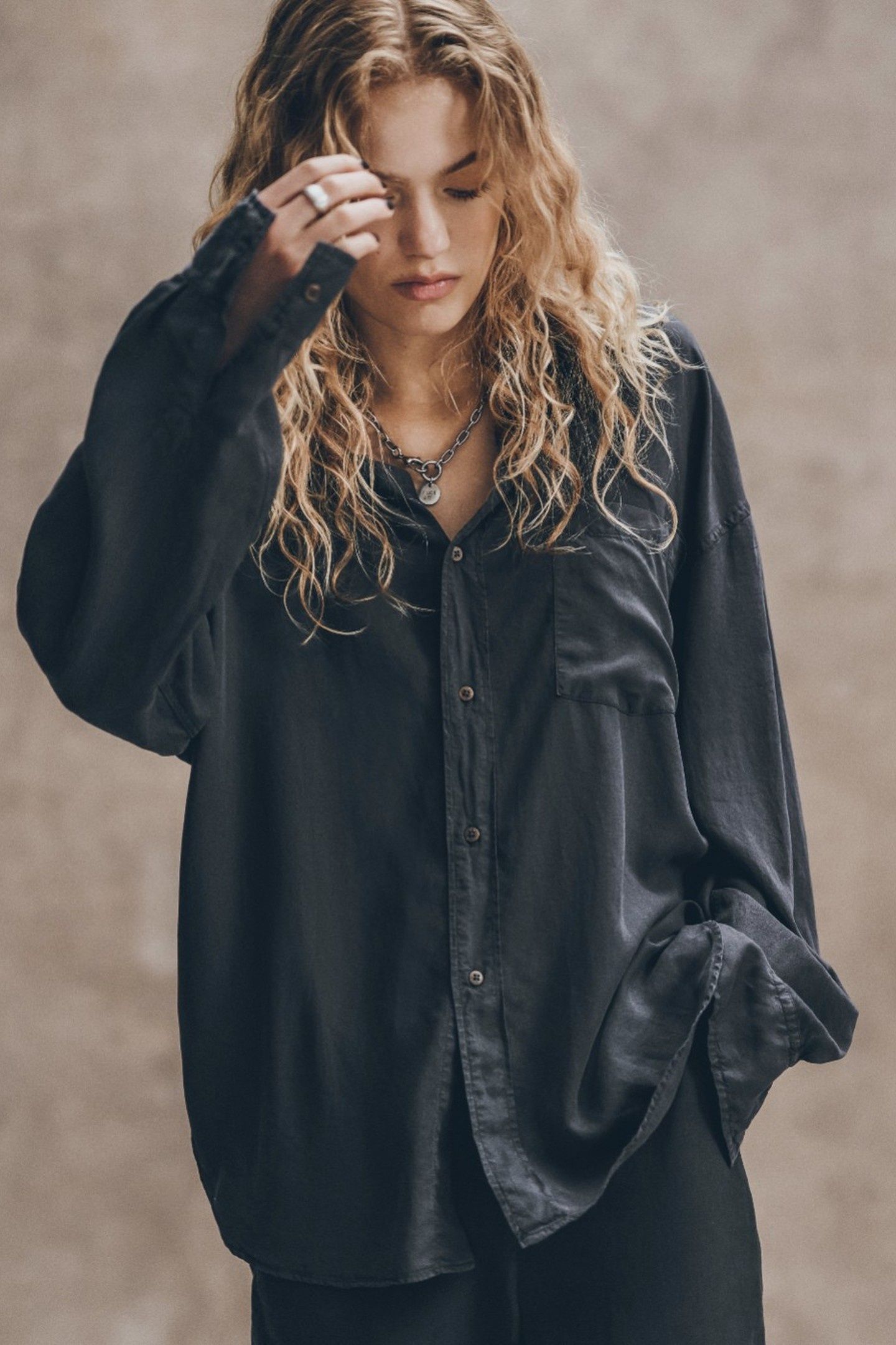 THE DARK LOOSE LYOCELL SHIRT BLACK 3