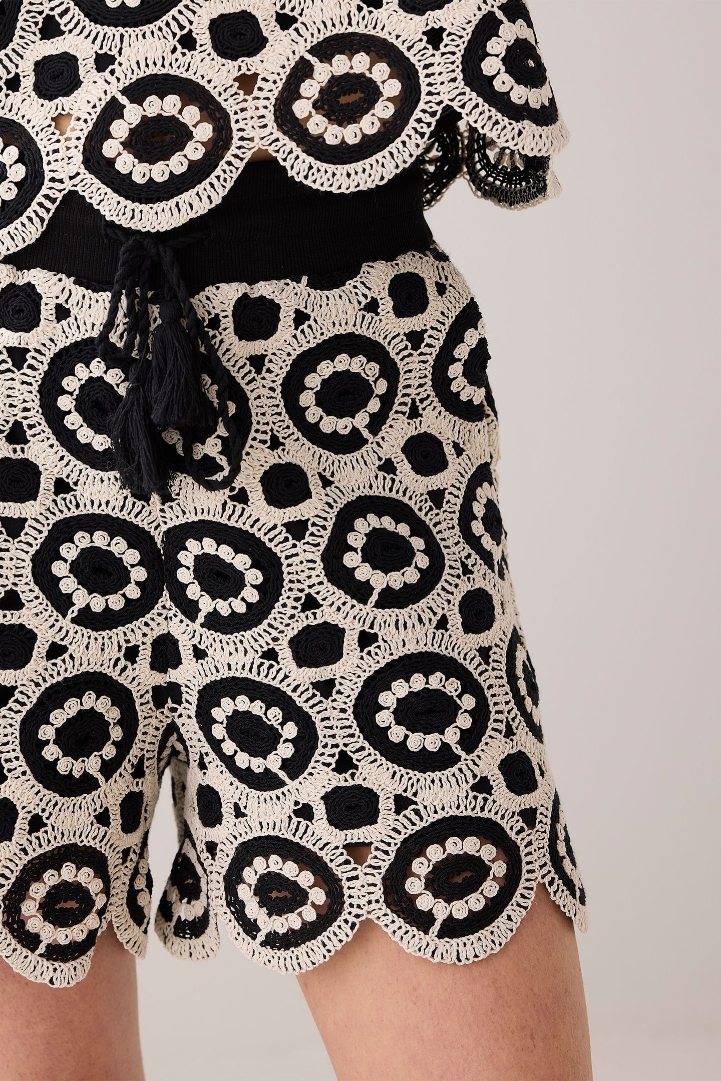 WIDE LEG SHORTS CROCHET JERSEY BLACK-IVORY 3