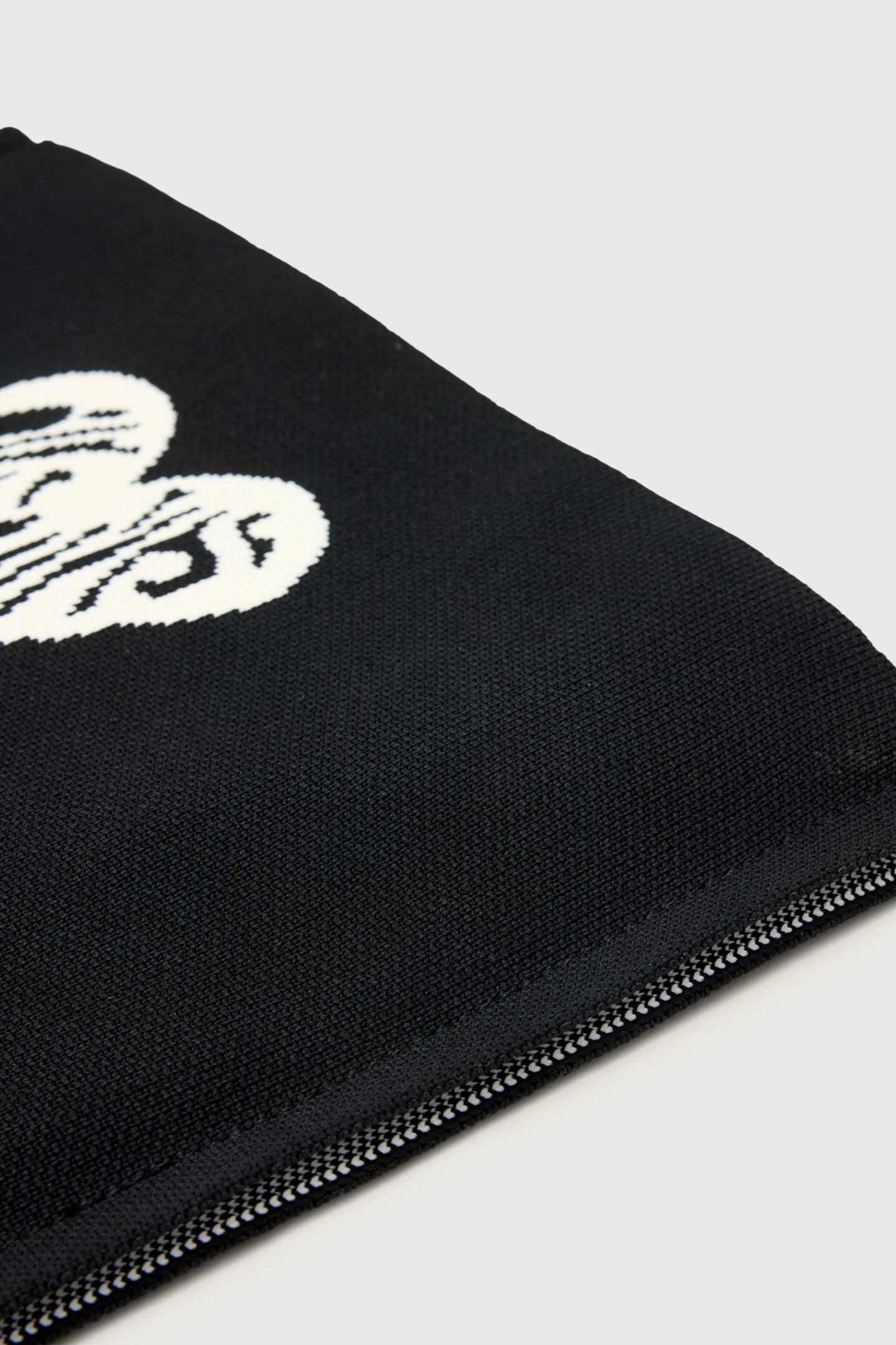IZZY HEART CLUTCH BLACK 5
