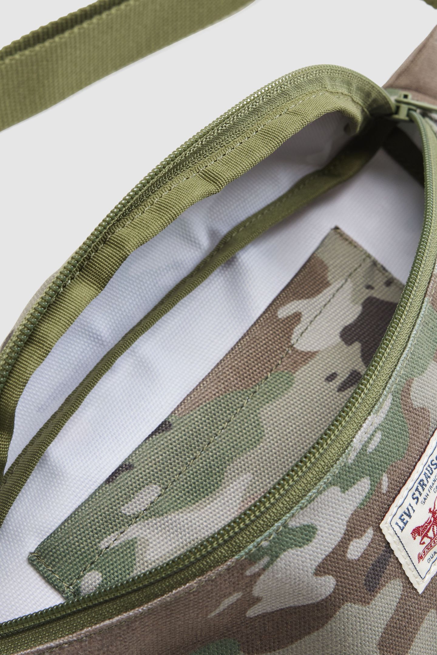 LEVI'S® DUBOCE SLING 5