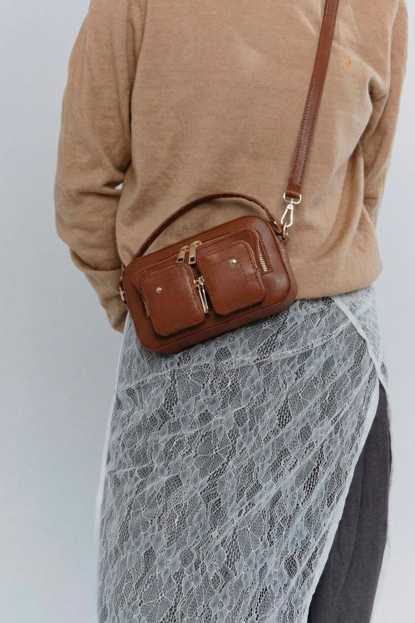 HELENA FLORENCE BROWN W. GOLD 4