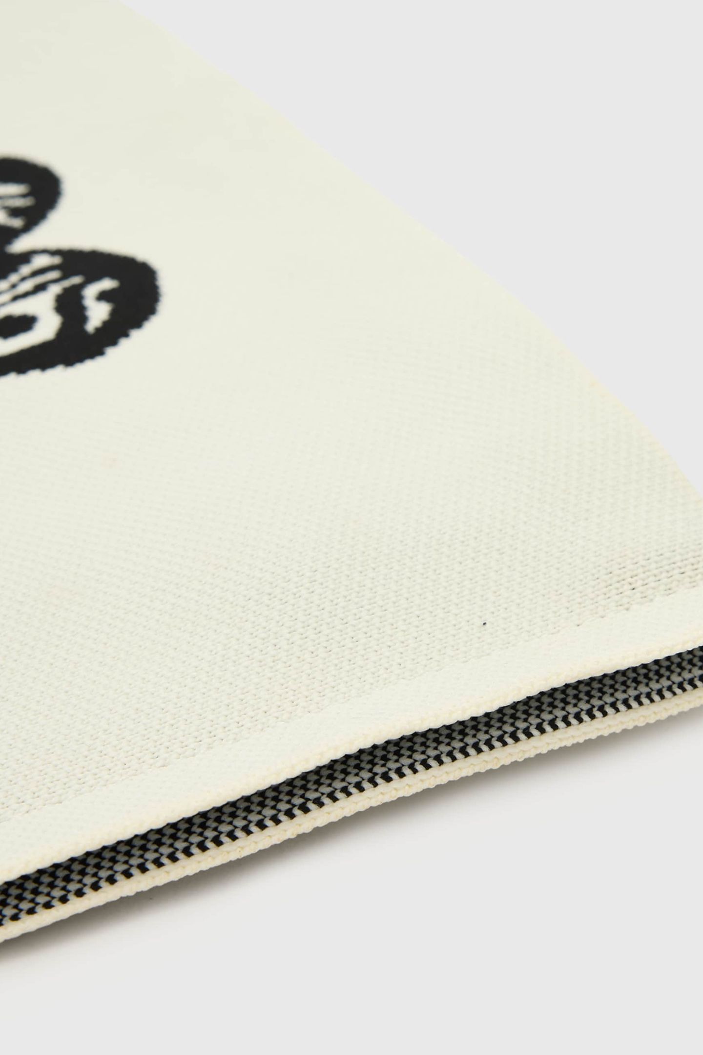 IZZY HEART CLUTCH WHITE 5