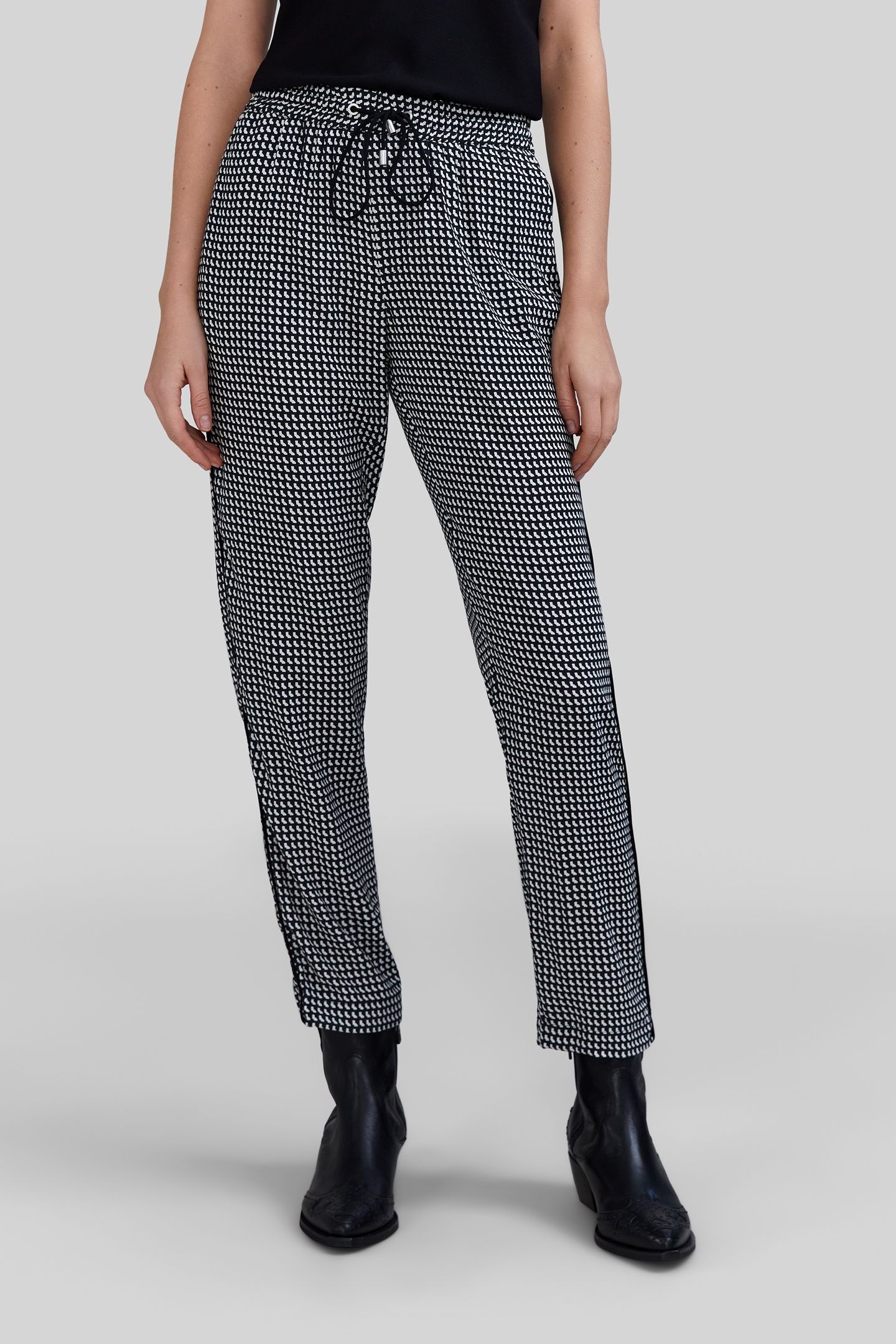 BLACK LENZING™ ECOVERO™ GRAPHIC PRINT TROUSERS 2