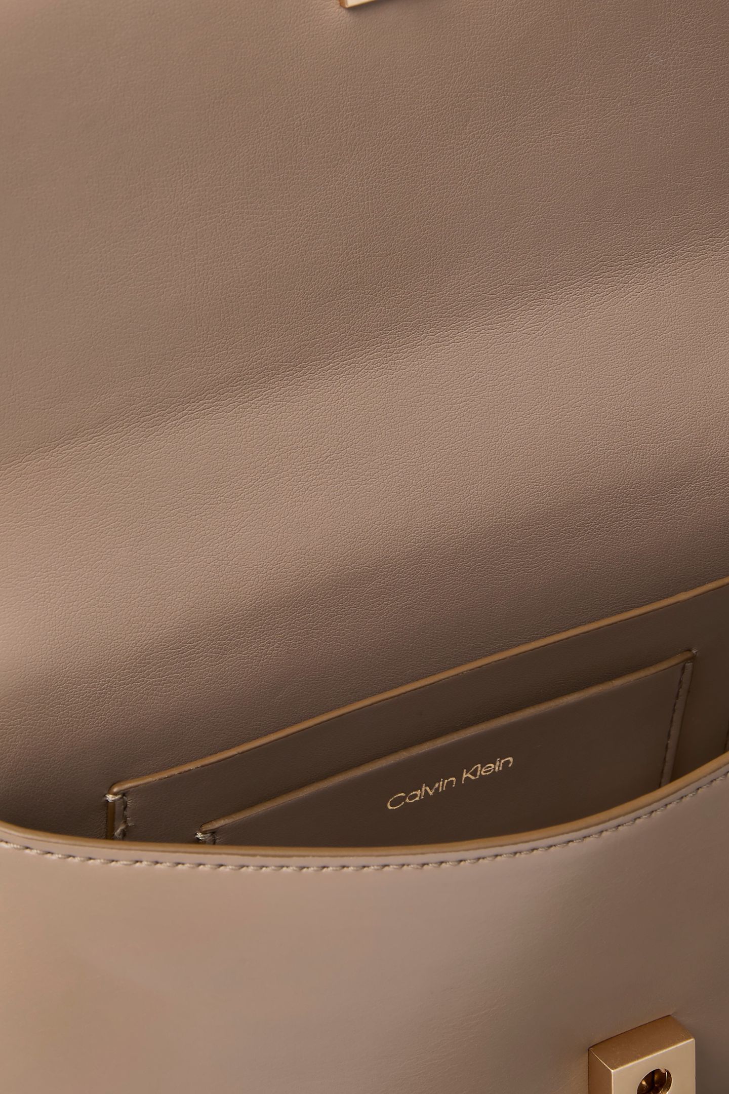 CONVERTIBLE CHAIN CROSSOVER BAG DESERT TAUPE 5
