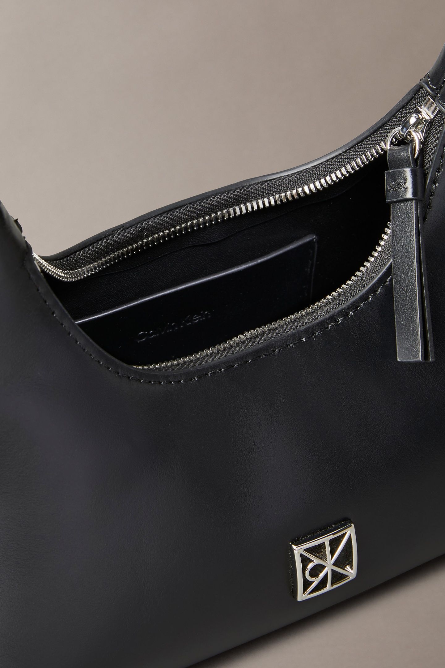 EMBLEM LEATHER MINI SHOULDER BAG BLACK 4