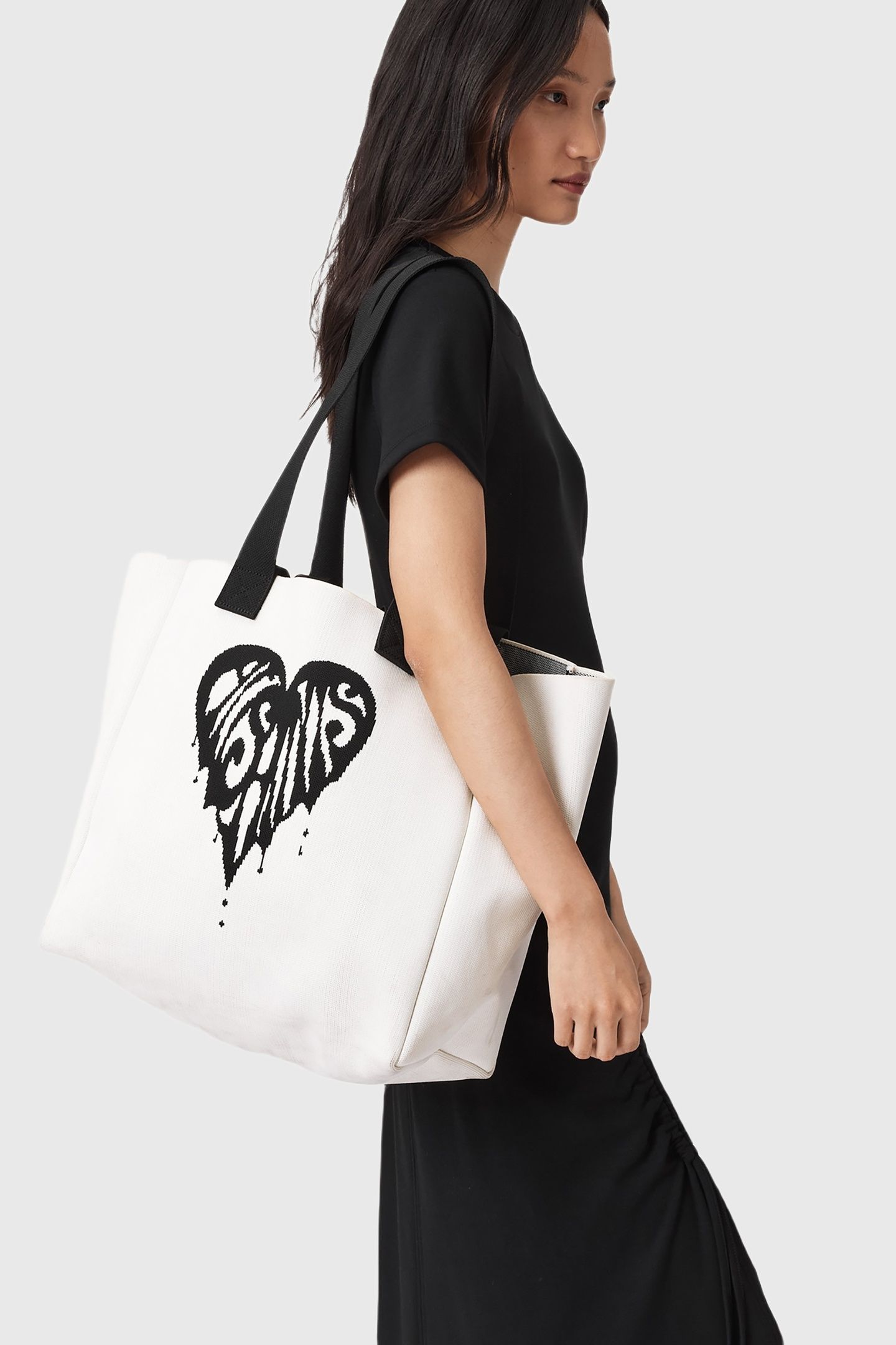 IZZY HEART E/W TOTE WHITE 2