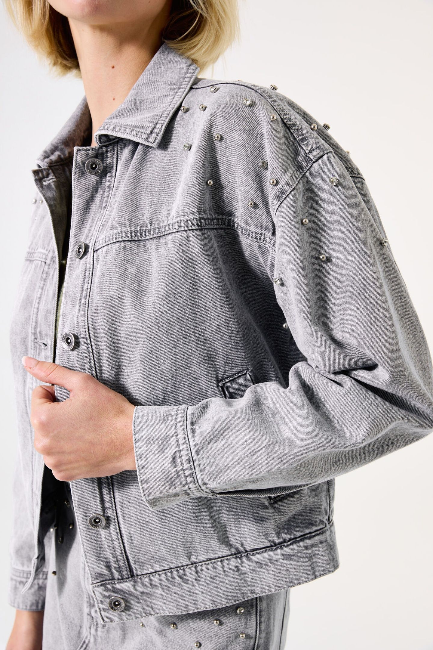 LADIES JACKET LIGHT USED 5