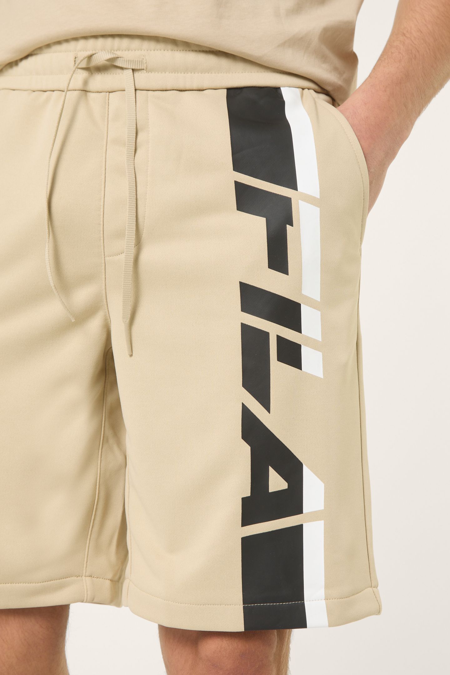 VALIVERSI REGULAR GRAPHIC SWEAT SHORTS WHITE PEPPER 6