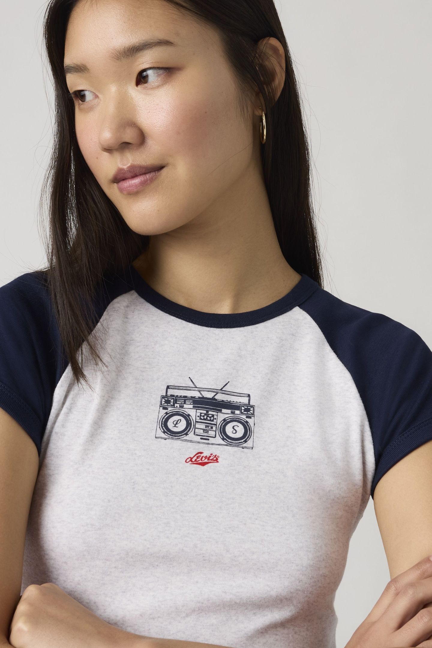 GRAPHIC RILEY RAGLAN TEE 5