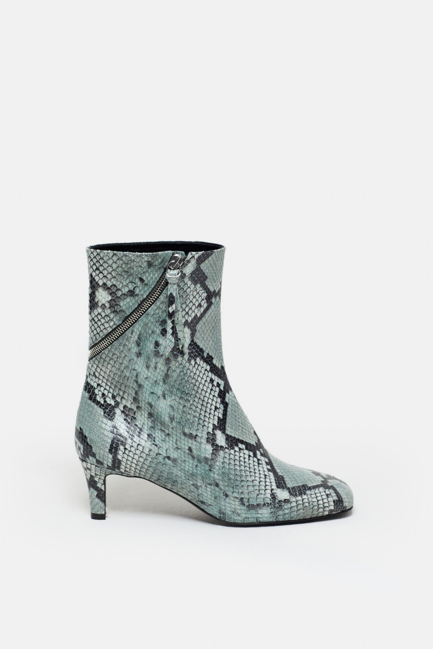BOOT LIGHT SKY BLUE 4