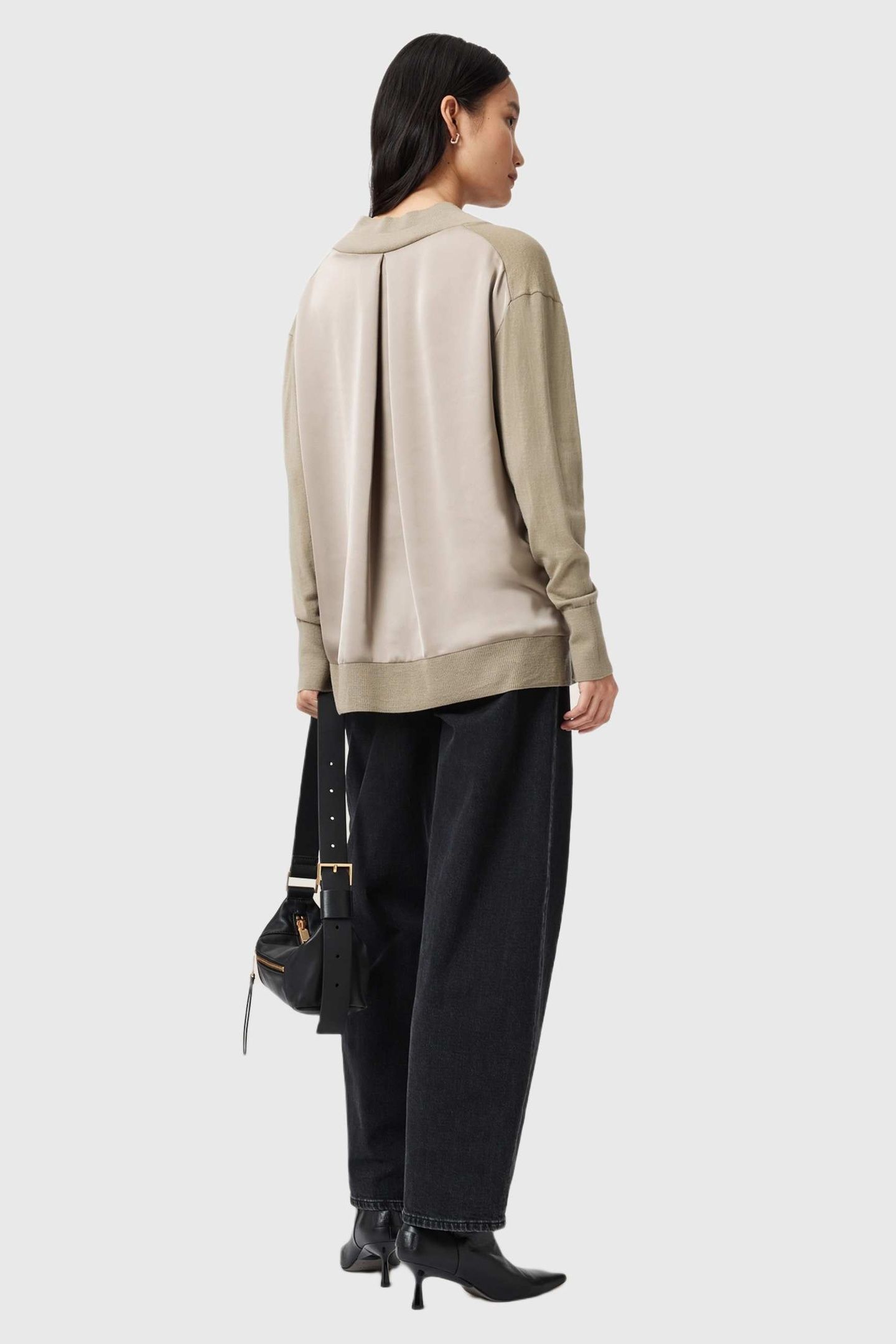 BERN PANEL V NECK TAUPE GREY 4