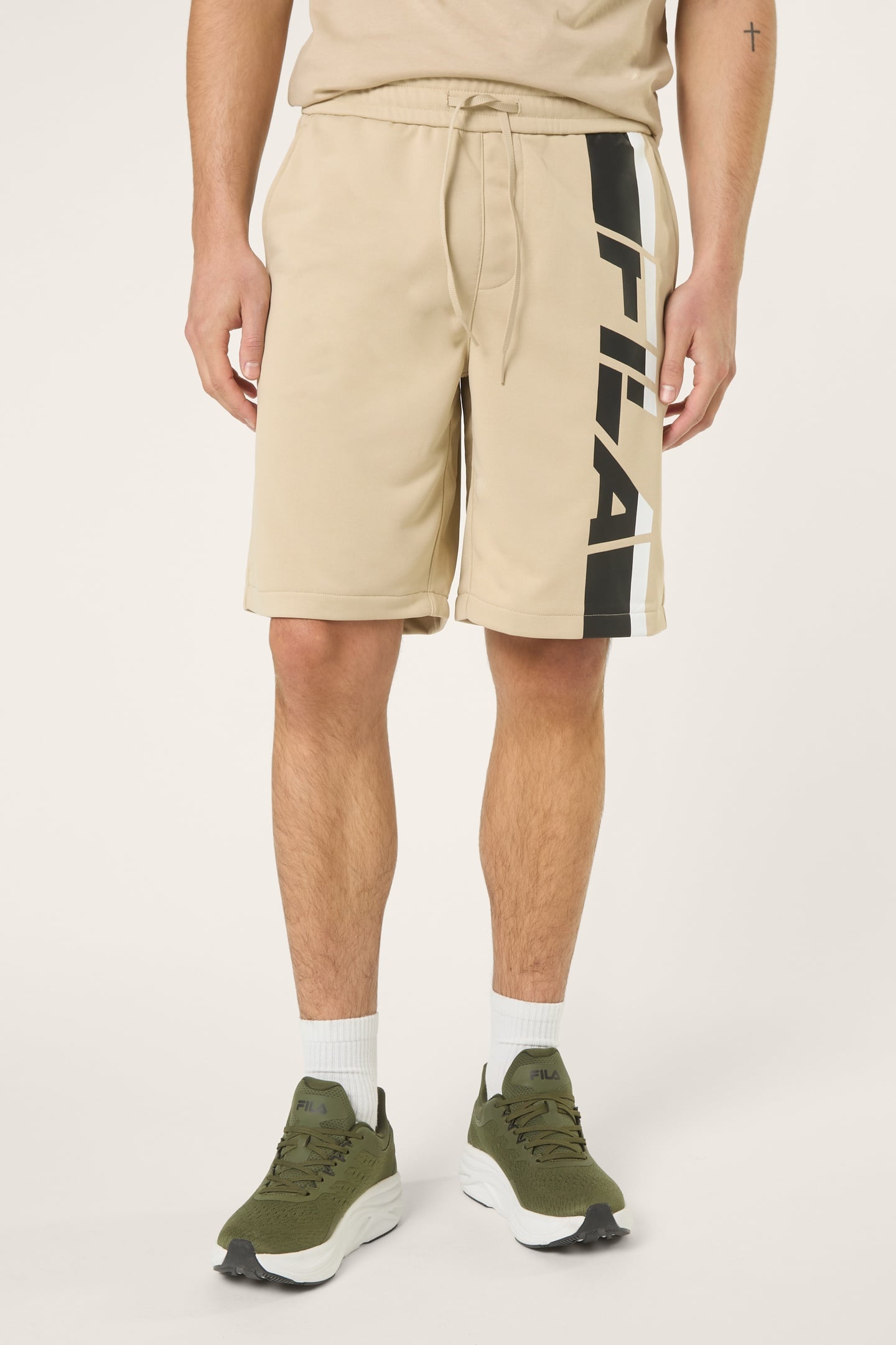 VALIVERSI REGULAR GRAPHIC SWEAT SHORTS WHITE PEPPER 1