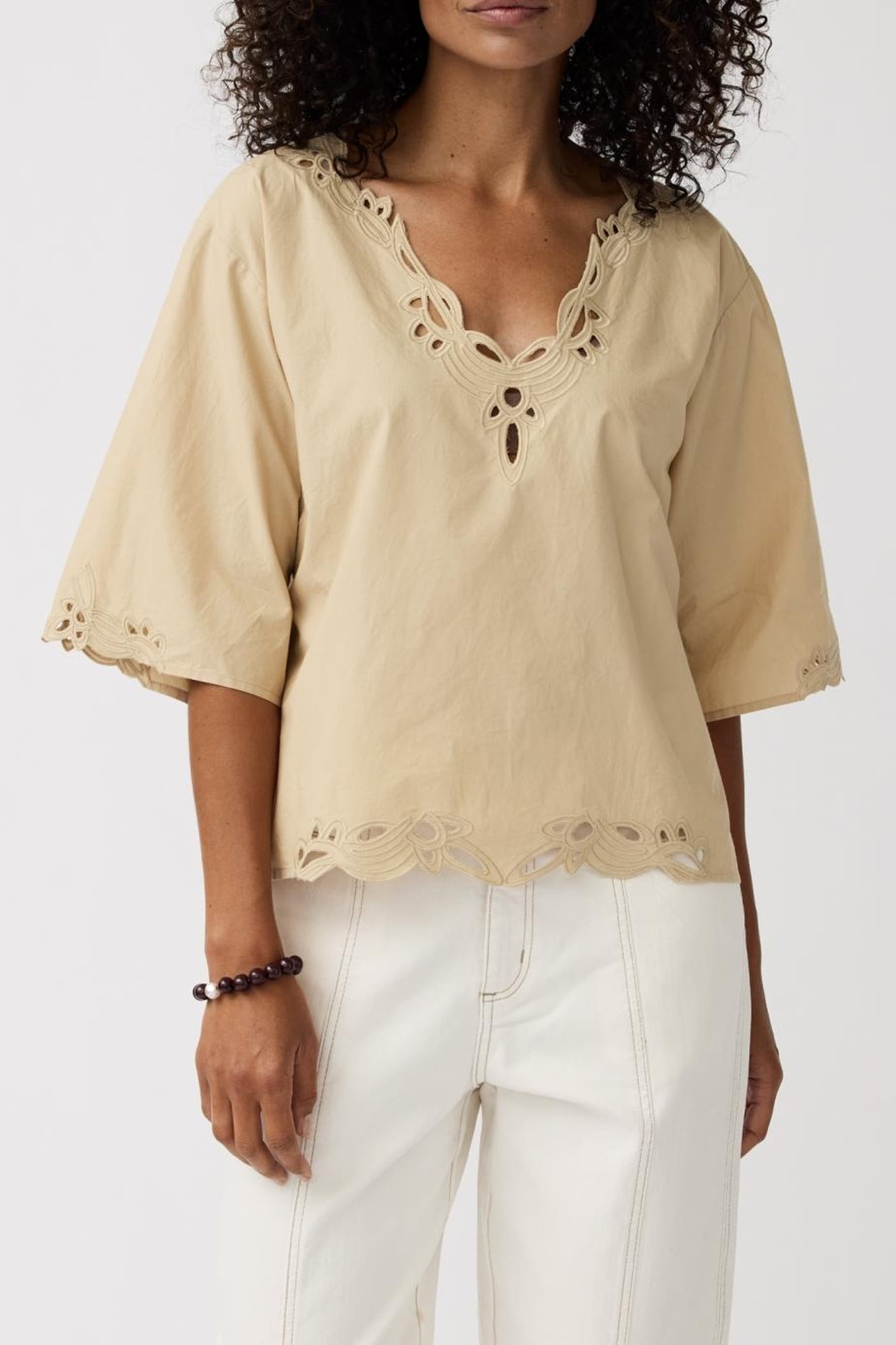 TOP AILA SAND 1