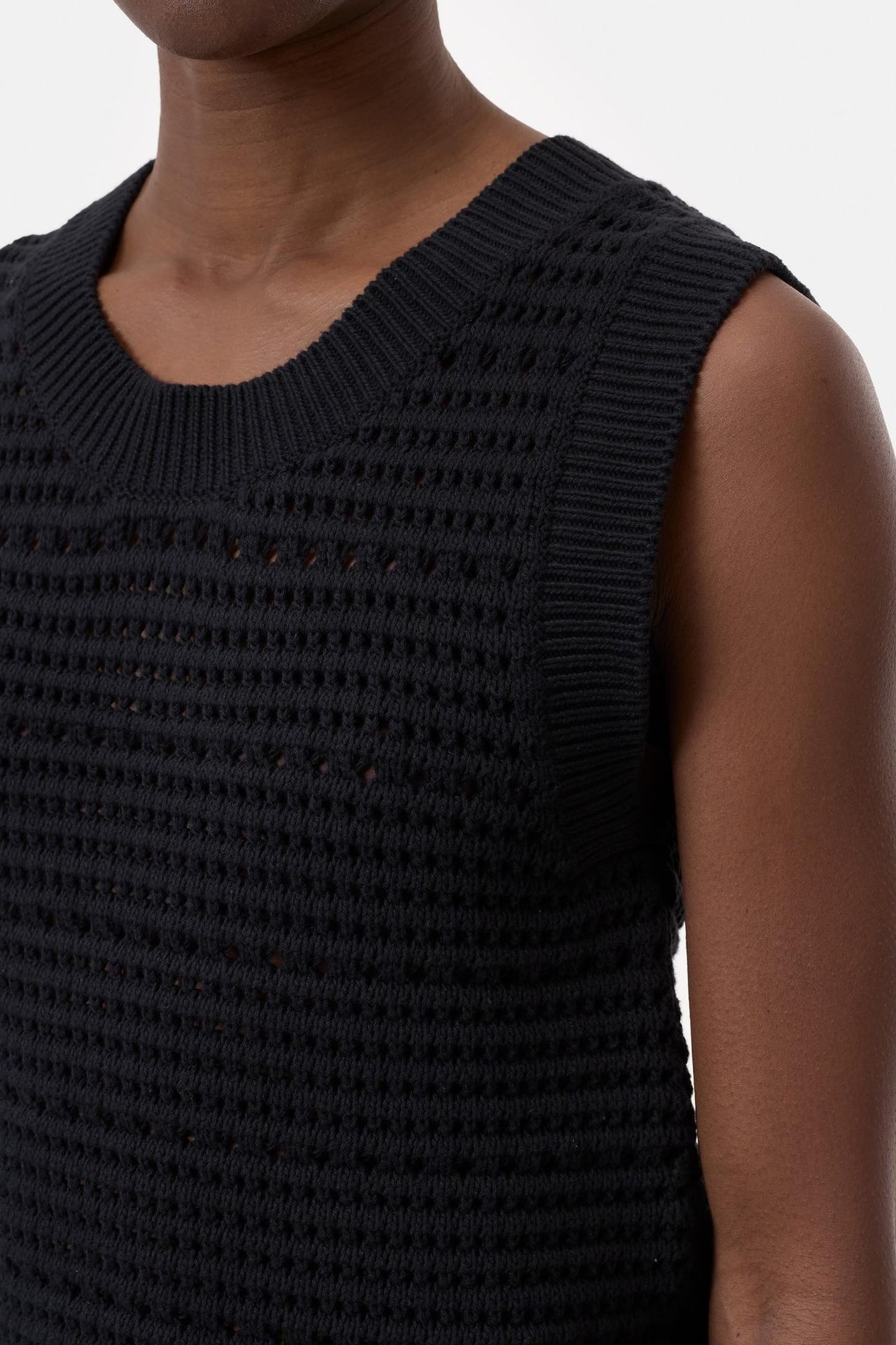 CROCHET TANK TOP BLACK 4